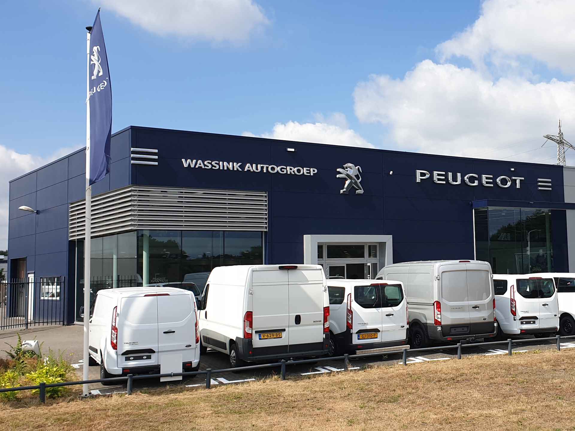 PEUGEOT 3008 1.2 PureTech 130pk EAT Allure | AUTOMAAT | Navigatie | Trekhaak Afneembaar | PDC Voor & Achter | Camera Achter | - 28/30