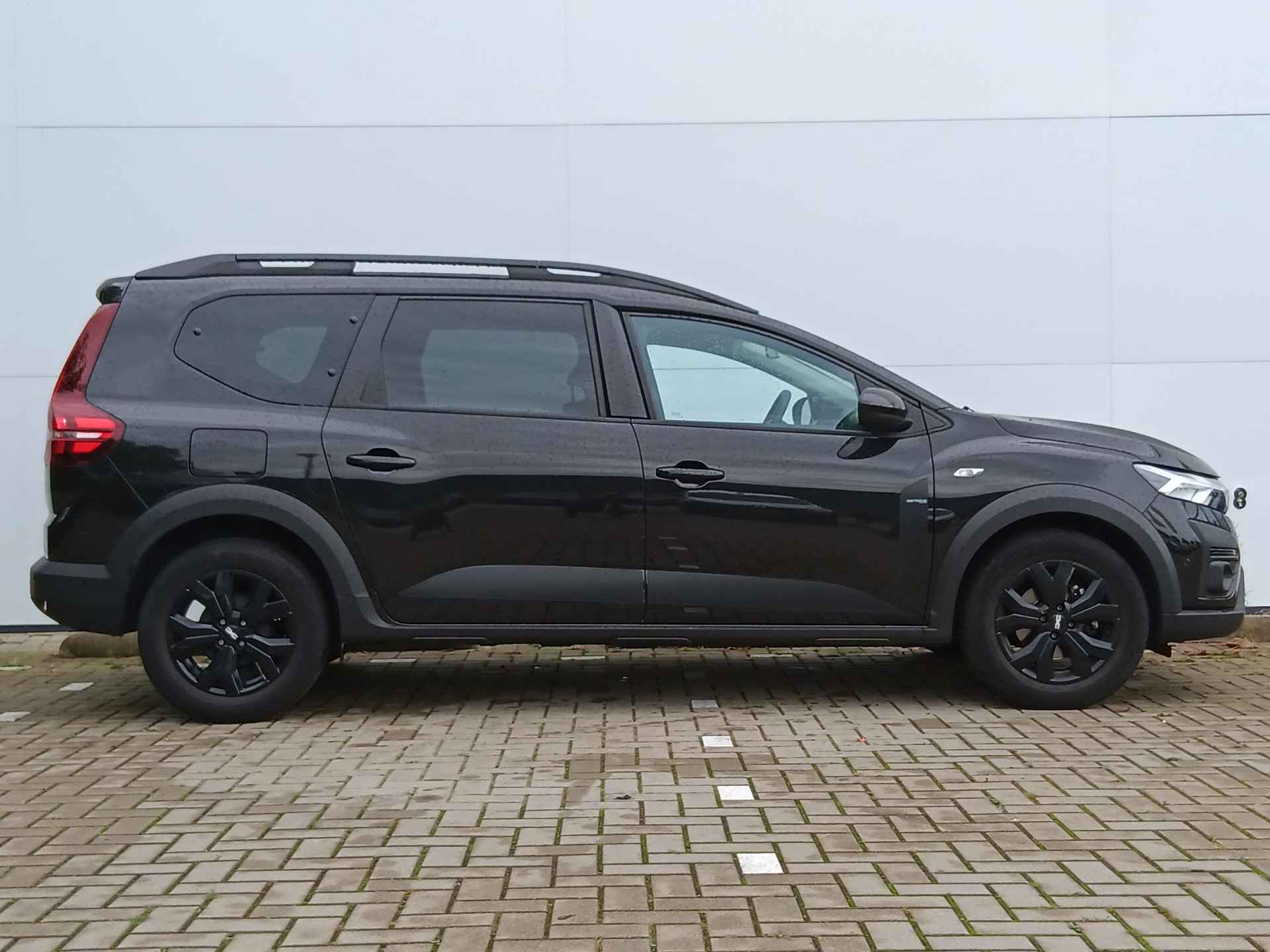 Dacia Jogger 1.0 TCe 110 Extreme 7p. Climate Control / Navigatie / Parkeersensoren + Camera / Dakrail Mulifunctioneel / Lichtmetalen Velgen / Privacy Glass - 15/34