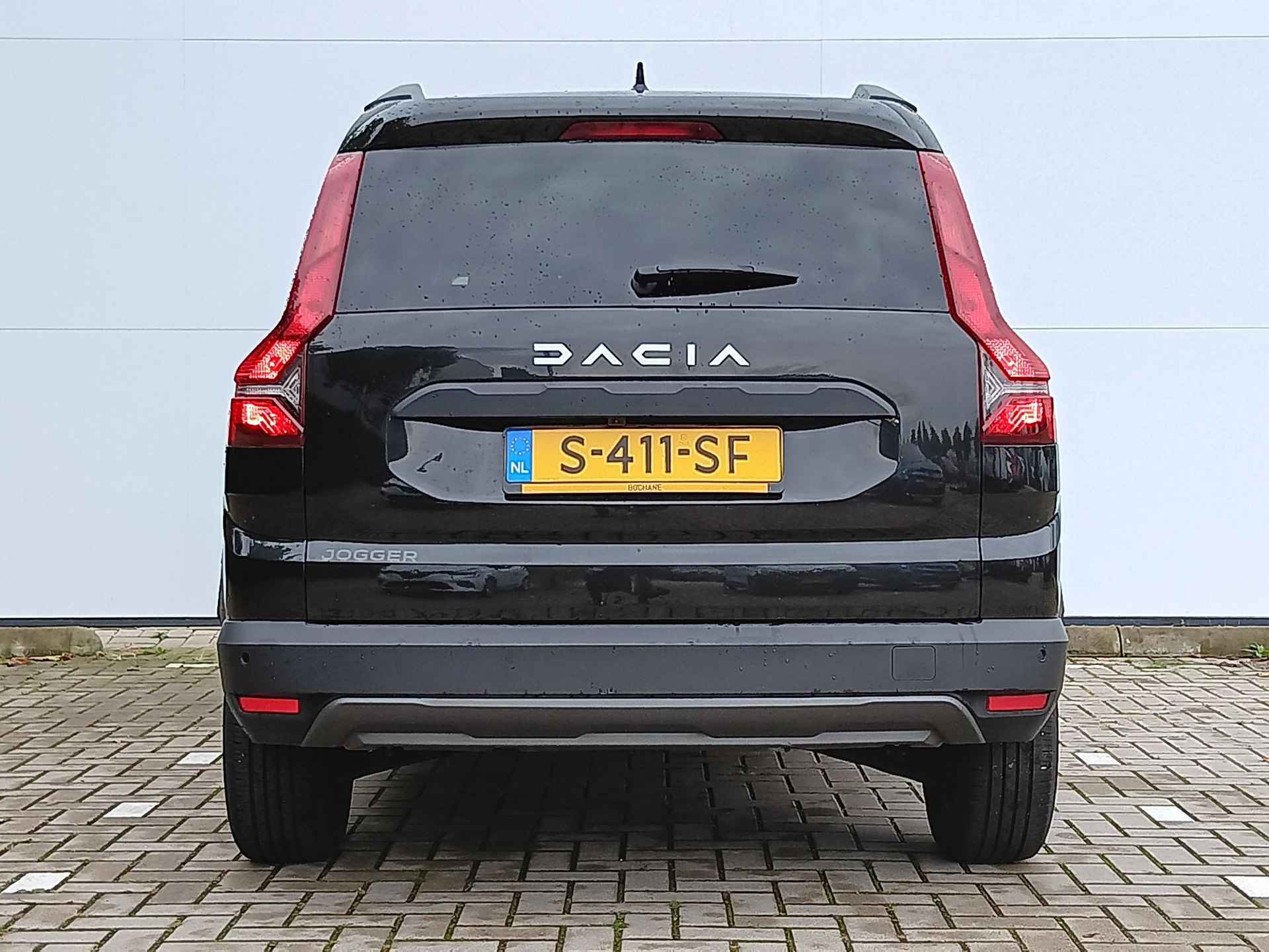 Dacia Jogger 1.0 TCe 110 Extreme 7p. Climate Control / Navigatie / Parkeersensoren + Camera / Dakrail Mulifunctioneel / Lichtmetalen Velgen / Privacy Glass - 17/34