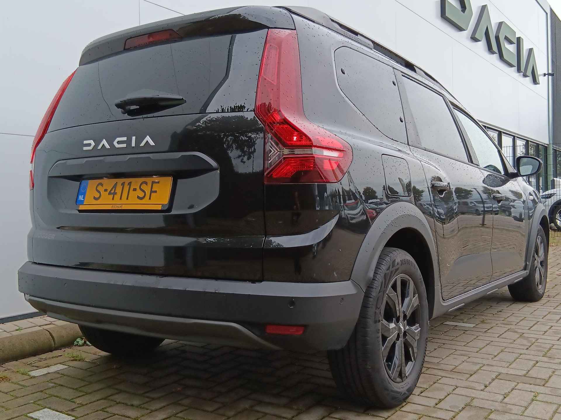 Dacia Jogger 1.0 TCe 110 Extreme 7p. Climate Control / Navigatie / Parkeersensoren + Camera / Dakrail Mulifunctioneel / Lichtmetalen Velgen / Privacy Glass - 31/34