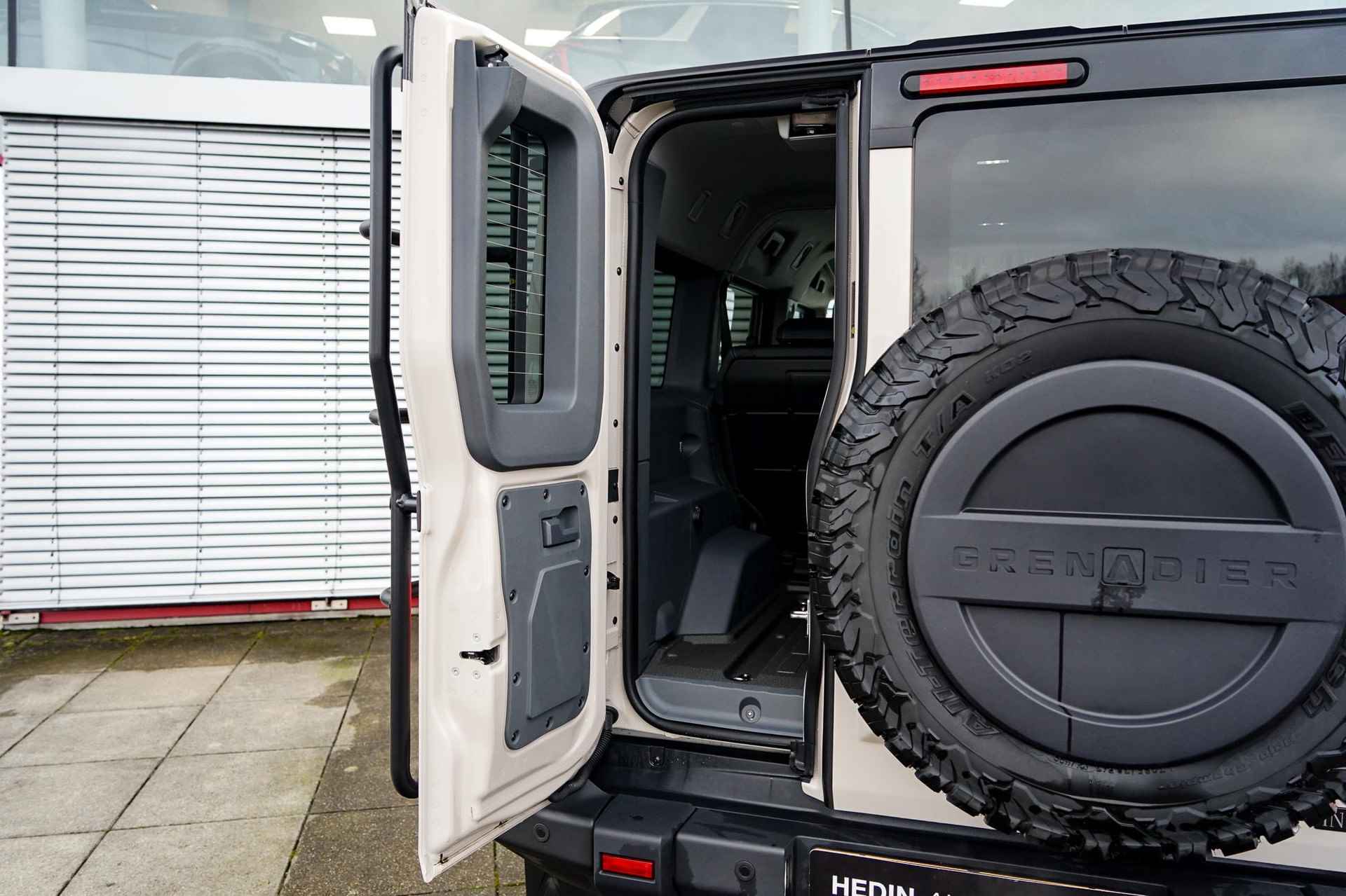 INEOS Grenadier 3.0 6-cilinder 4x4 Fieldmaster | 5 persoons | Trekhaak 3.500KG | Leder | Safari Ruiten | Snorkel | Rock Sliders | Apple Carplay / Android Auto - 13/32