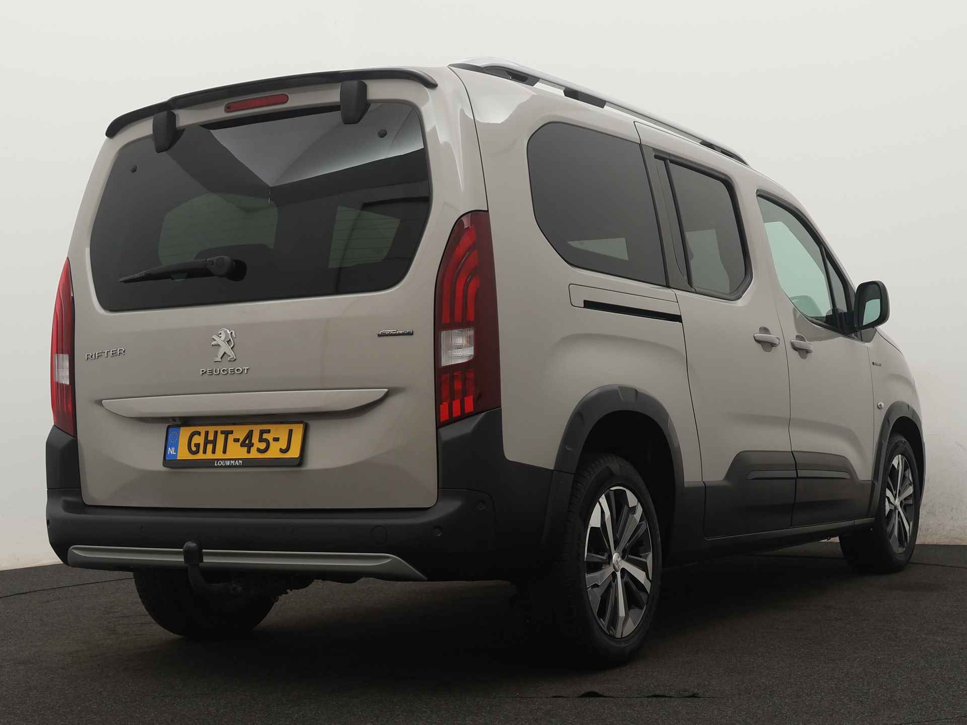 Peugeot Rifter Long 1.2 Puretech Long GT-Line 7p. Ingepland voor nieuwe bodemverlaging t.b.v. rolstoelvervoer (Prijs incl. bodemverlaging) - 3/39