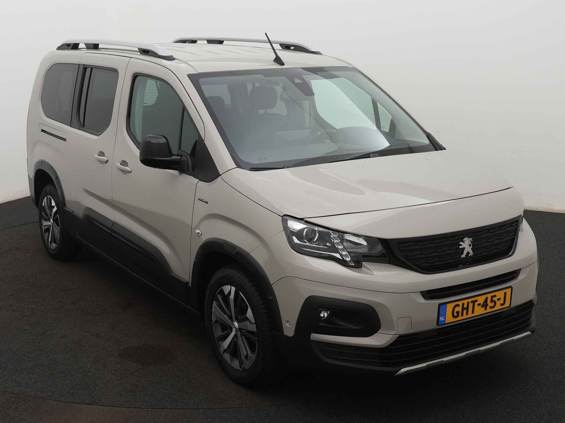 Peugeot Rifter Long 1.2 Puretech Long GT-Line 7p. Ingepland voor nieuwe bodemverlaging t.b.v. rolstoelvervoer (Prijs incl. bodemverlaging) - 24/39