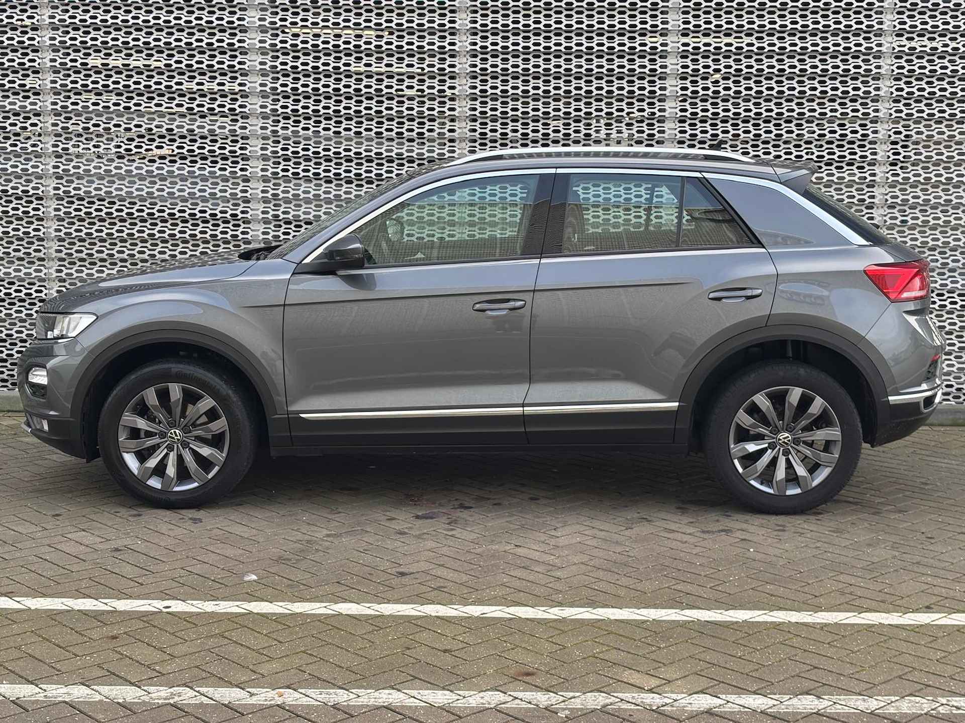 Volkswagen T-Roc 1.0 TSI Style / 17" LMV / Parkeersensoren V+A / Navigatiesysteem - 5/27