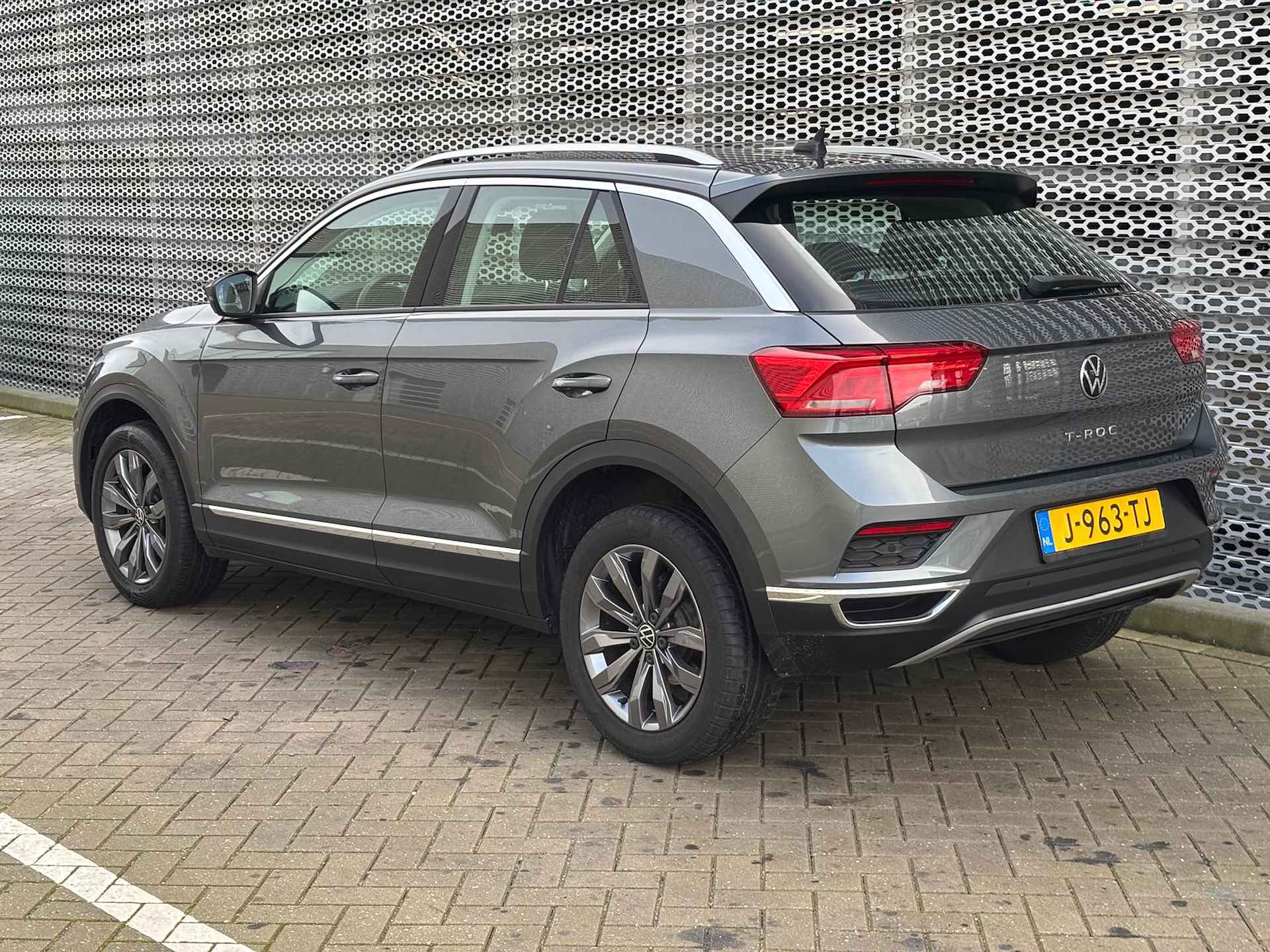 Volkswagen T-Roc 1.0 TSI Style / 17" LMV / Parkeersensoren V+A / Navigatiesysteem - 6/27