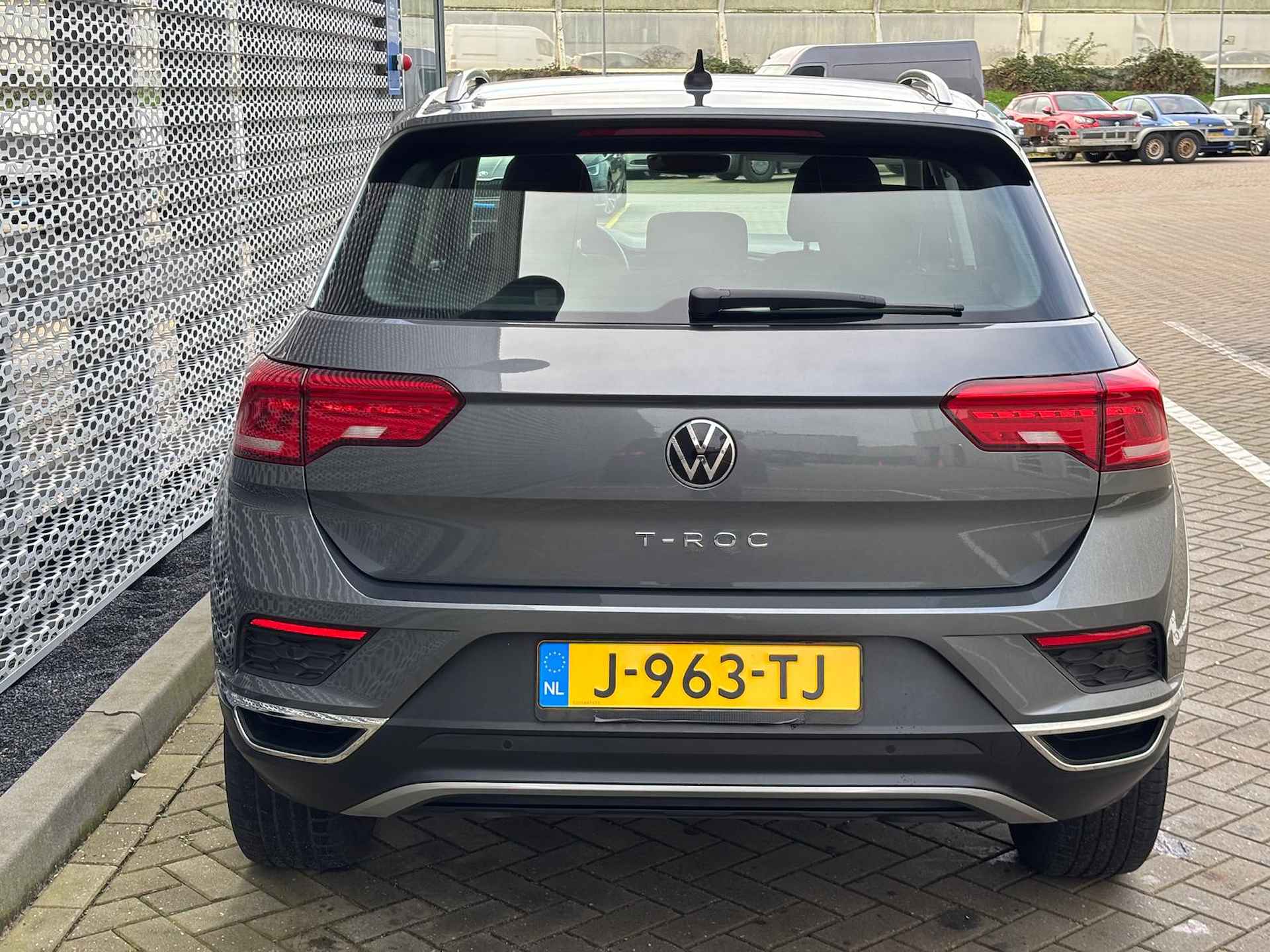 Volkswagen T-Roc 1.0 TSI Style / 17" LMV / Parkeersensoren V+A / Navigatiesysteem - 7/27