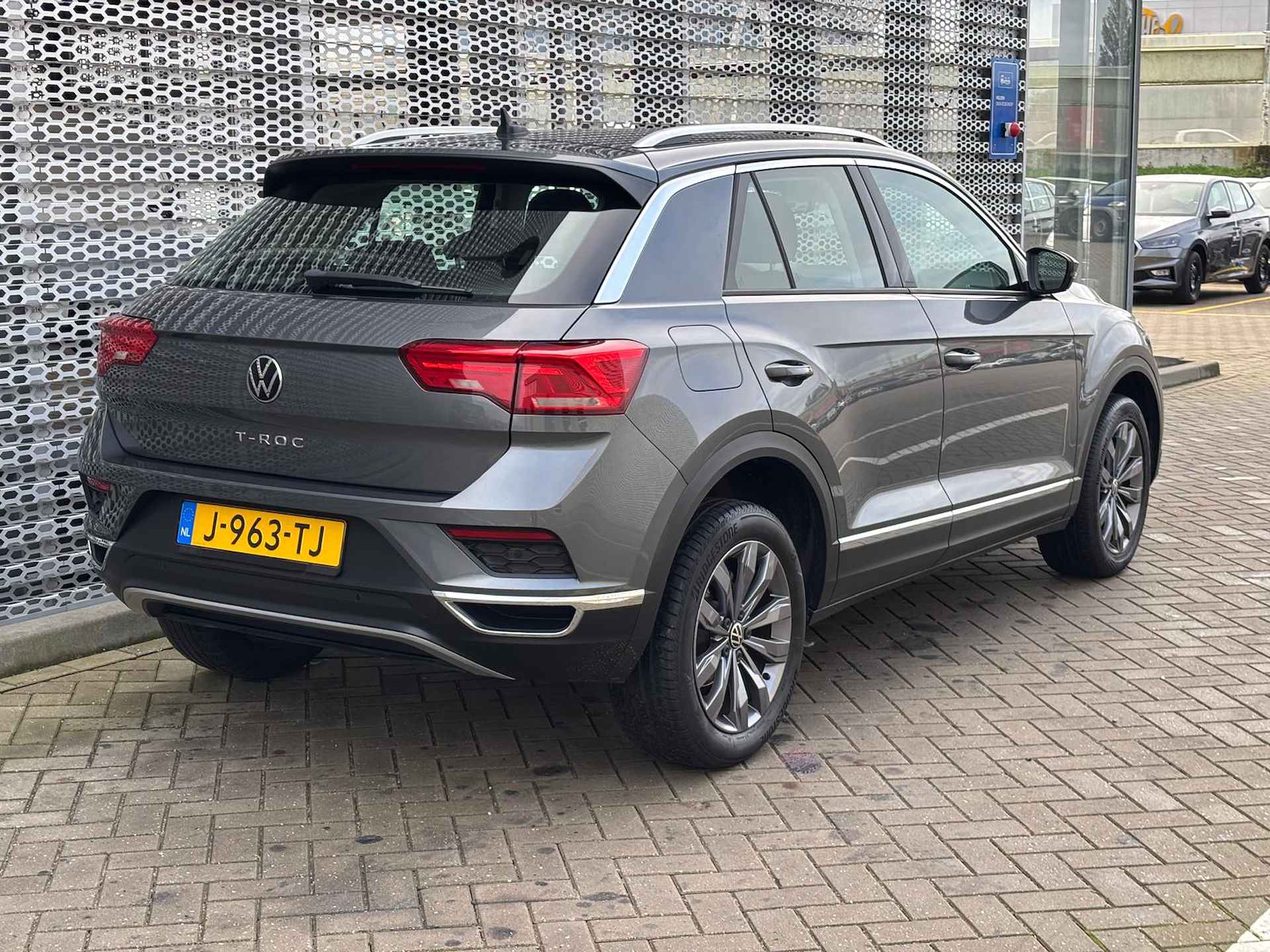 Volkswagen T-Roc 1.0 TSI Style / 17" LMV / Parkeersensoren V+A / Navigatiesysteem - 8/27