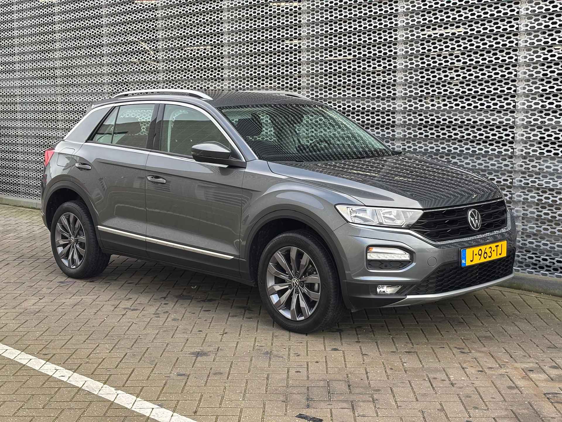 Volkswagen T-Roc 1.0 TSI Style / 17" LMV / Parkeersensoren V+A / Navigatiesysteem - 10/27