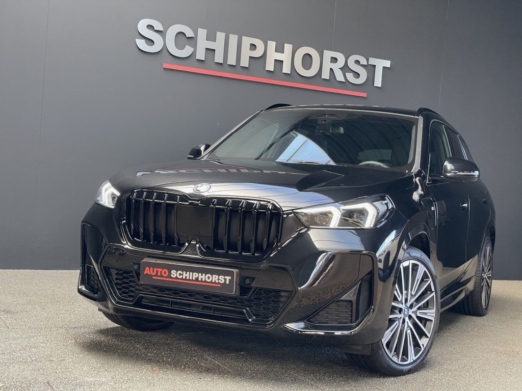 BMW X1 x-Drive 25e M-Sport/20 inch/trekhaak/elec stoelen/leer/harman ka