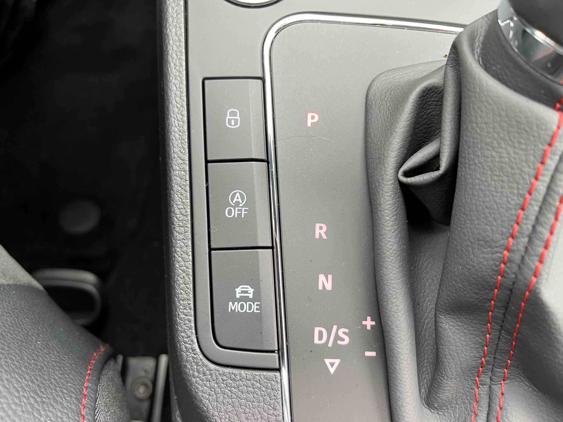 SEAT Ibiza 1.5 TSI FR Black Edition / AUTOMAAT/ PANO/ 150 PK/ CAMERA/ PARK. SENSOREN/ LED/ KEYLESS/ STOEL VERWARM./ VIRTUAL COCKPIT/ ADAPT. CRUISE/ APP CONNECT/ NAVI/ CLIMA/ DAB/ 18" LMV/ - 29/44