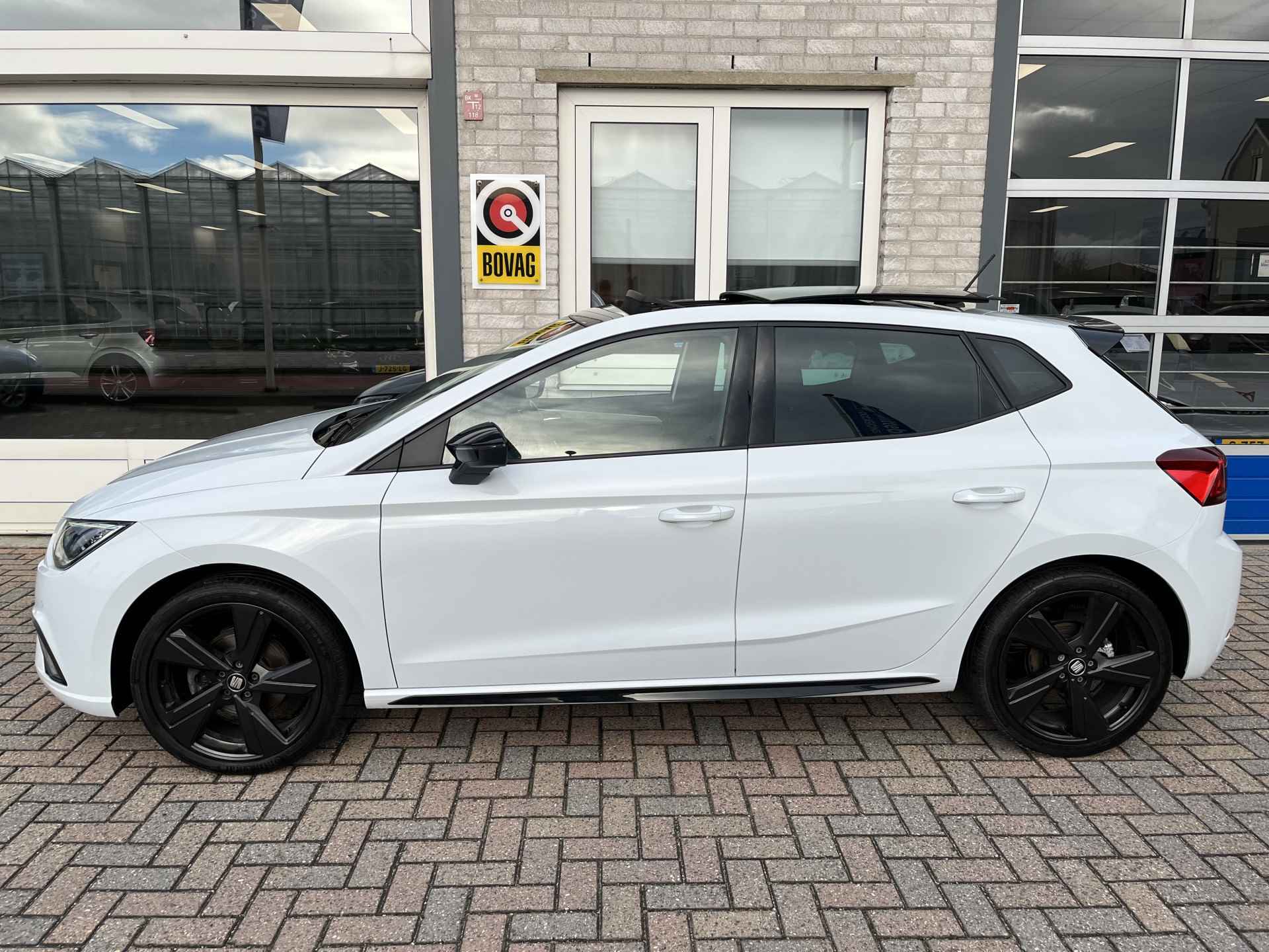 SEAT Ibiza 1.5 TSI FR Black Edition / AUTOMAAT/ PANO/ 150 PK/ CAMERA/ PARK. SENSOREN/ LED/ KEYLESS/ STOEL VERWARM./ VIRTUAL COCKPIT/ ADAPT. CRUISE/ APP CONNECT/ NAVI/ CLIMA/ DAB/ 18" LMV/ - 3/44