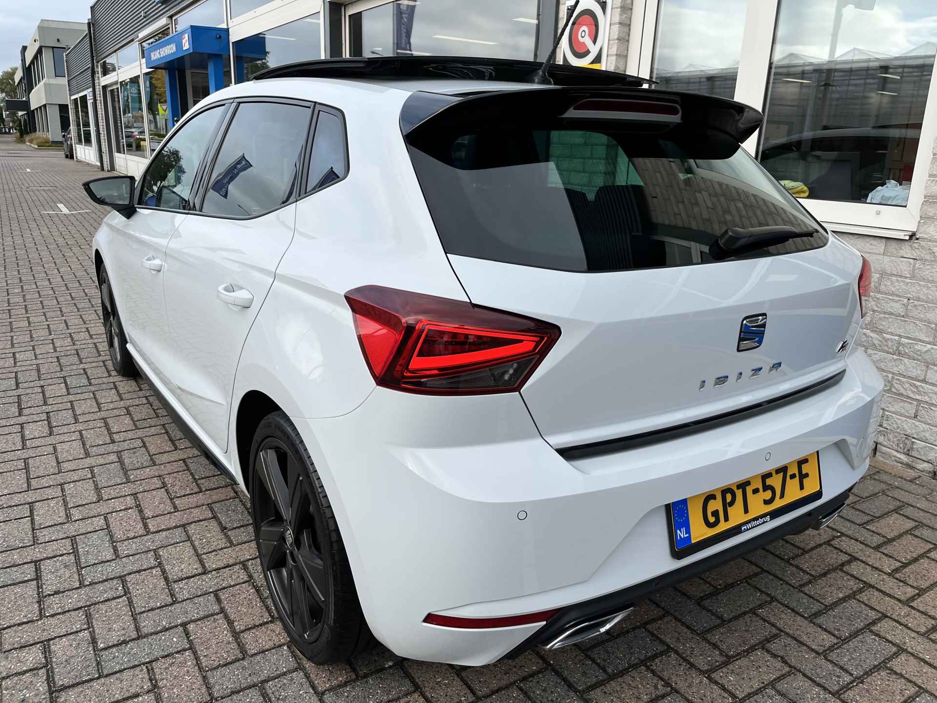 SEAT Ibiza 1.5 TSI FR Black Edition / AUTOMAAT/ PANO/ 150 PK/ CAMERA/ PARK. SENSOREN/ LED/ KEYLESS/ STOEL VERWARM./ VIRTUAL COCKPIT/ ADAPT. CRUISE/ APP CONNECT/ NAVI/ CLIMA/ DAB/ 18" LMV/ - 6/44