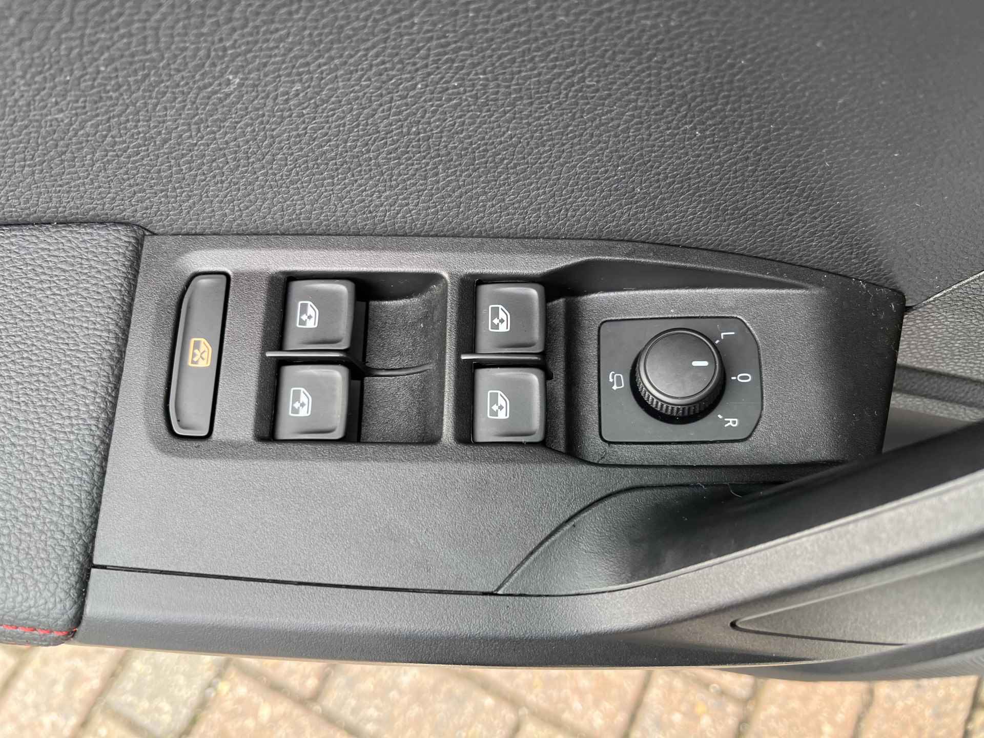 SEAT Ibiza 1.5 TSI FR Black Edition / AUTOMAAT/ PANO/ 150 PK/ CAMERA/ PARK. SENSOREN/ LED/ KEYLESS/ STOEL VERWARM./ VIRTUAL COCKPIT/ ADAPT. CRUISE/ APP CONNECT/ NAVI/ CLIMA/ DAB/ 18" LMV/ - 10/44