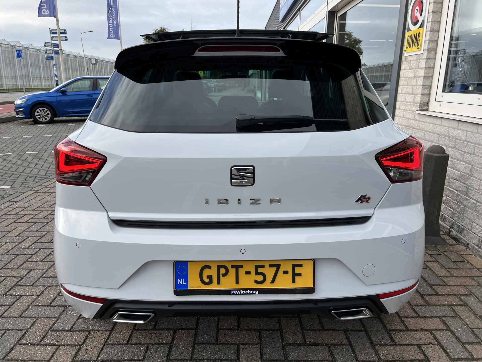 SEAT Ibiza 1.5 TSI FR Black Edition / AUTOMAAT/ PANO/ 150 PK/ CAMERA/ PARK. SENSOREN/ LED/ KEYLESS/ STOEL VERWARM./ VIRTUAL COCKPIT/ ADAPT. CRUISE/ APP CONNECT/ NAVI/ CLIMA/ DAB/ 18" LMV/ - 36/44