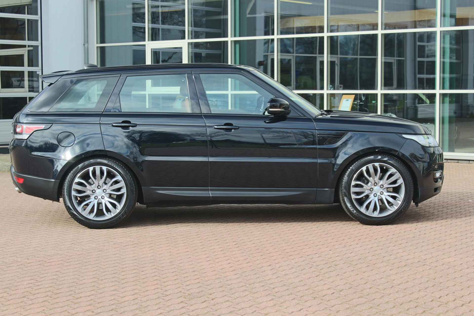 LAND ROVER Range Rover Sport 3.0 TDV6 258pk HSE Dynamic / InControl Touch Pro / NW €122.500 - 13/73