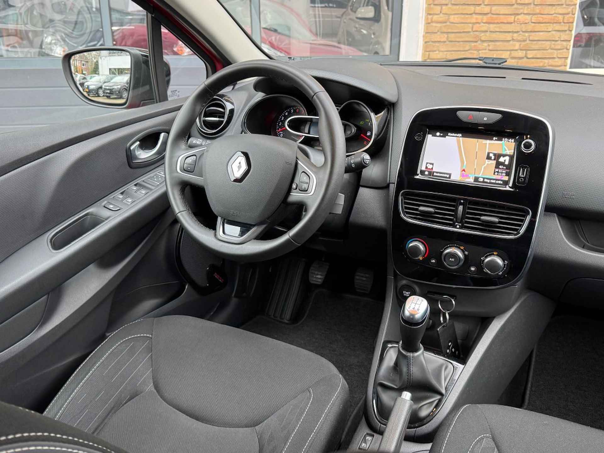 RENAULT Clio ESTATE TCe 90 LIMITED CARPLAY/TREKHAAK/NL-AUTO/1E EIG./43.000KM! - 5/43