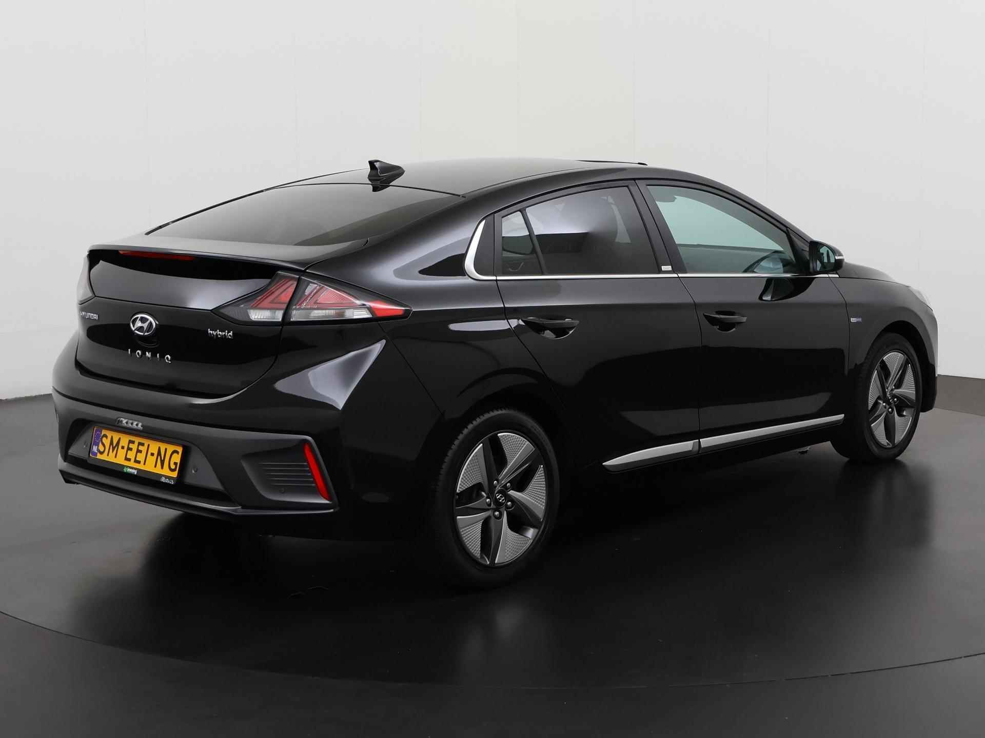 Hyundai IONIQ 1.6 GDi Premium | Schuifdak | Leder | Camera | Mem Stoel | Zondag Open! - 4/44