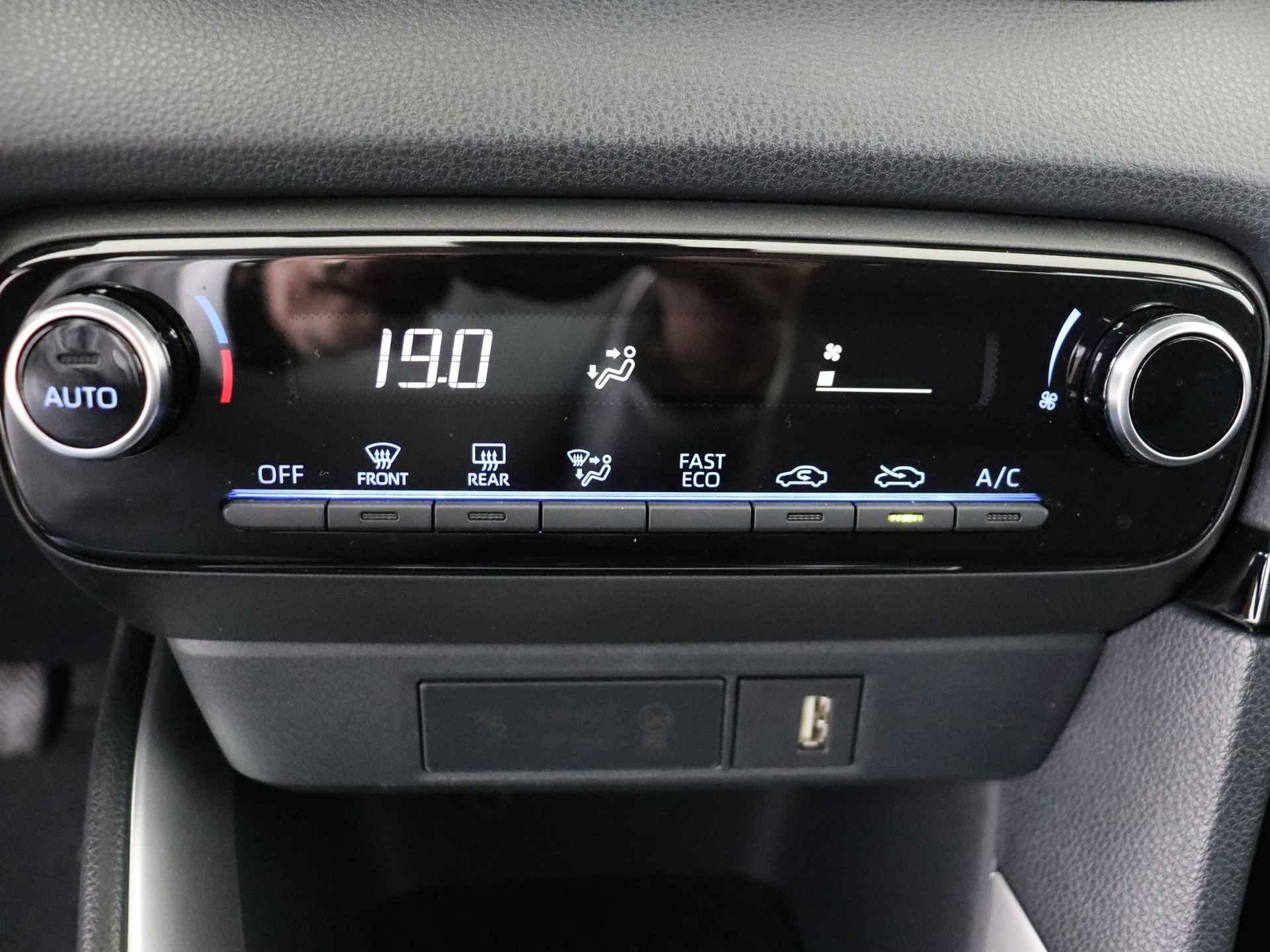 Toyota Yaris 1.5 Hybrid Active | Apple Carplay/Android Auto | Climate Control | Cruise Control Adaptief | 1e Eigenaar | Armsteun | - 11/37