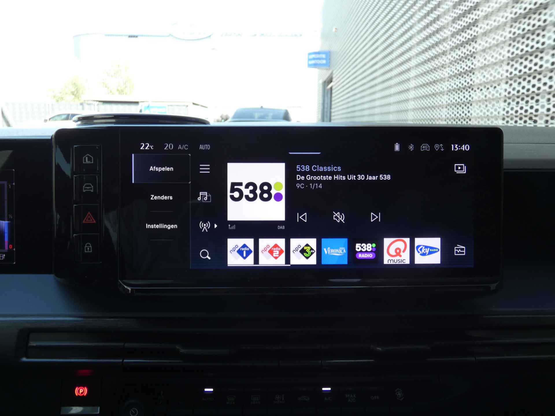 Lancia Ypsilon Edizione Cassina Limitata 156 PK 51 kWh Camera | Navigatie | Apple Carplay | Keyless | Dodehoek Bewaking - 24/32