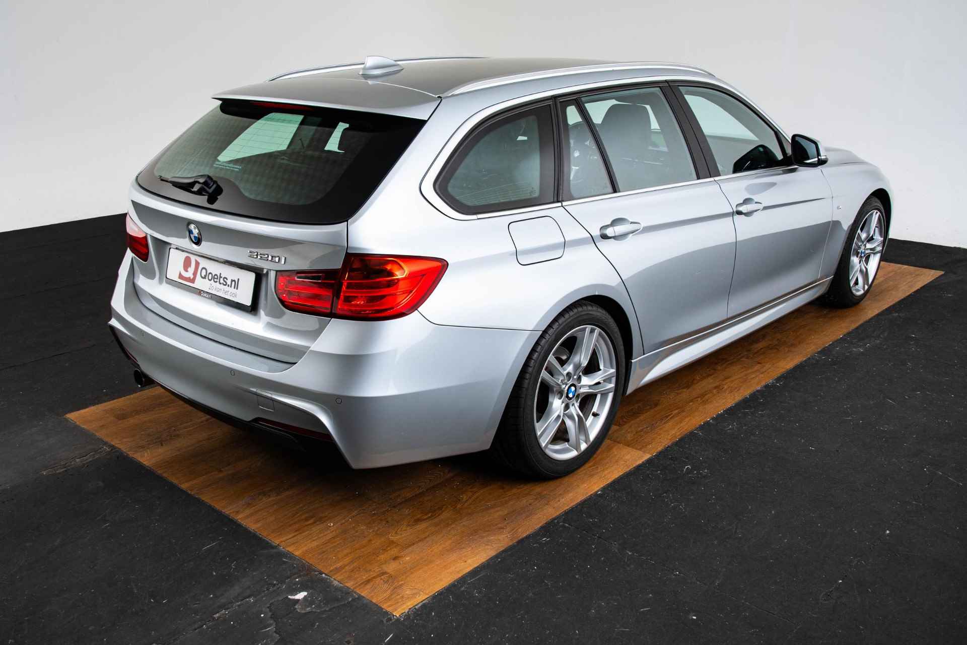 BMW 3-serie Touring 320i Executive M Sportpakket - Cruise Control - Navigatie Professional - Xenon - Parkeersensoren achter - Alarm - 10/62