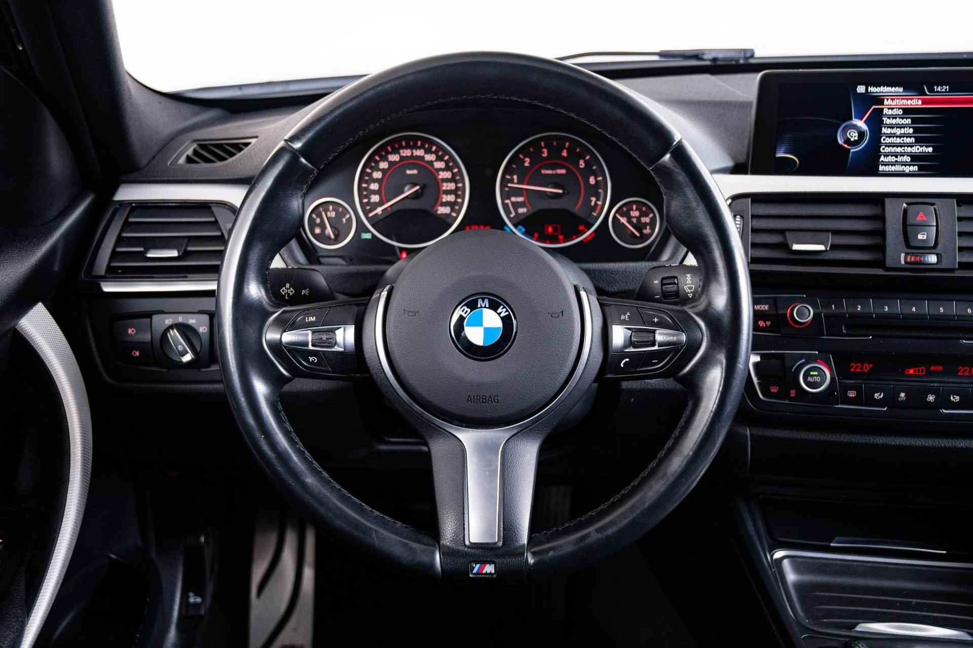 BMW 3-serie Touring 320i Executive M Sportpakket - Cruise Control - Navigatie Professional - Xenon - Parkeersensoren achter - Alarm - 56/62