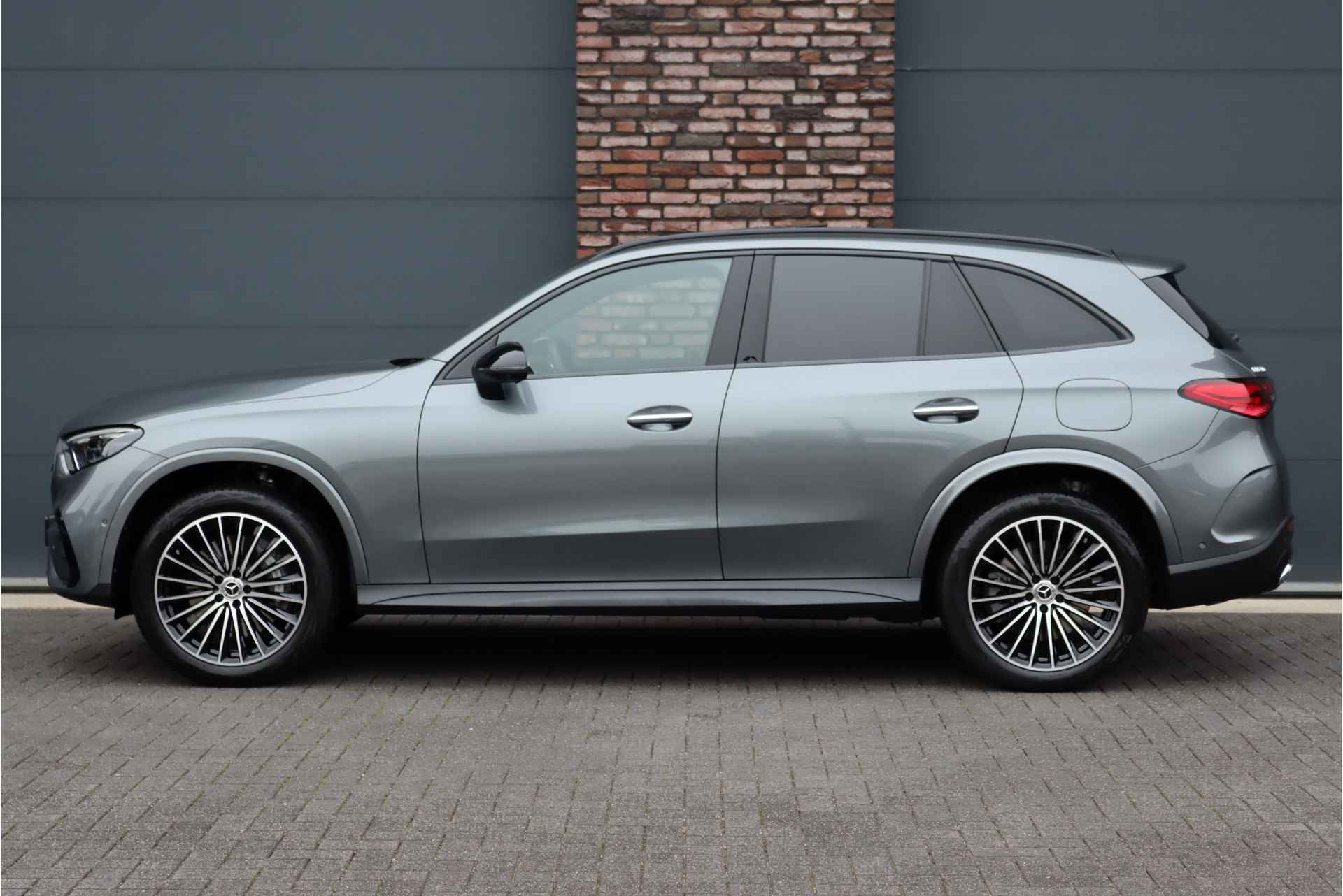 Mercedes-Benz GLC 300e 4MATIC AMG Line Premium Aut9 | Distronic+ | Nappa Leder | Panoramadak | Digital Light | Keyless Go | Trekhaak | Memory | Verwarmd Stuurwiel | Rijassistentiepakket+ | - 10/51