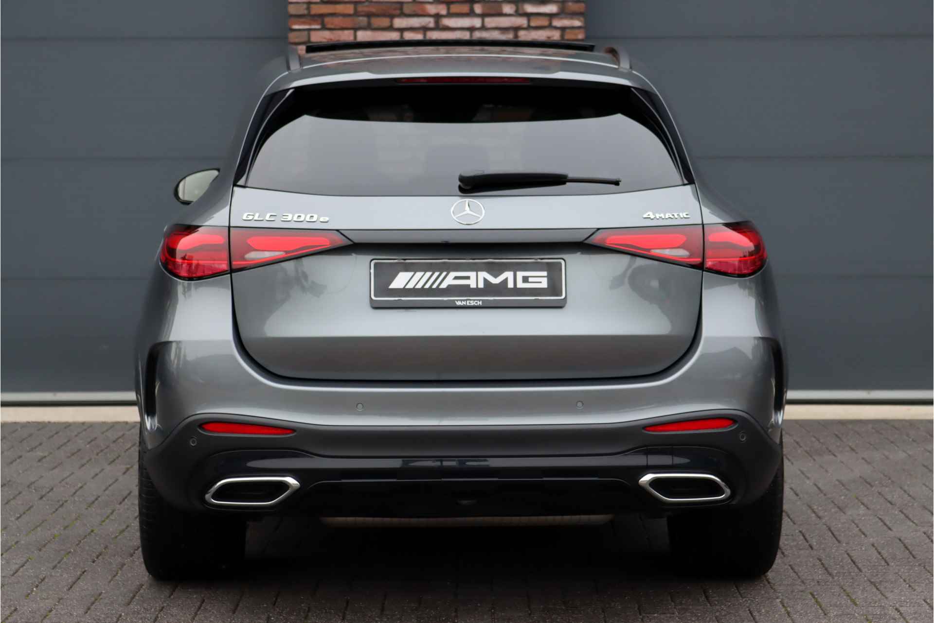 Mercedes-Benz GLC 300e 4MATIC AMG Line Premium Aut9 | Distronic+ | Nappa Leder | Panoramadak | Digital Light | Keyless Go | Trekhaak | Memory | Verwarmd Stuurwiel | Rijassistentiepakket+ | - 16/51