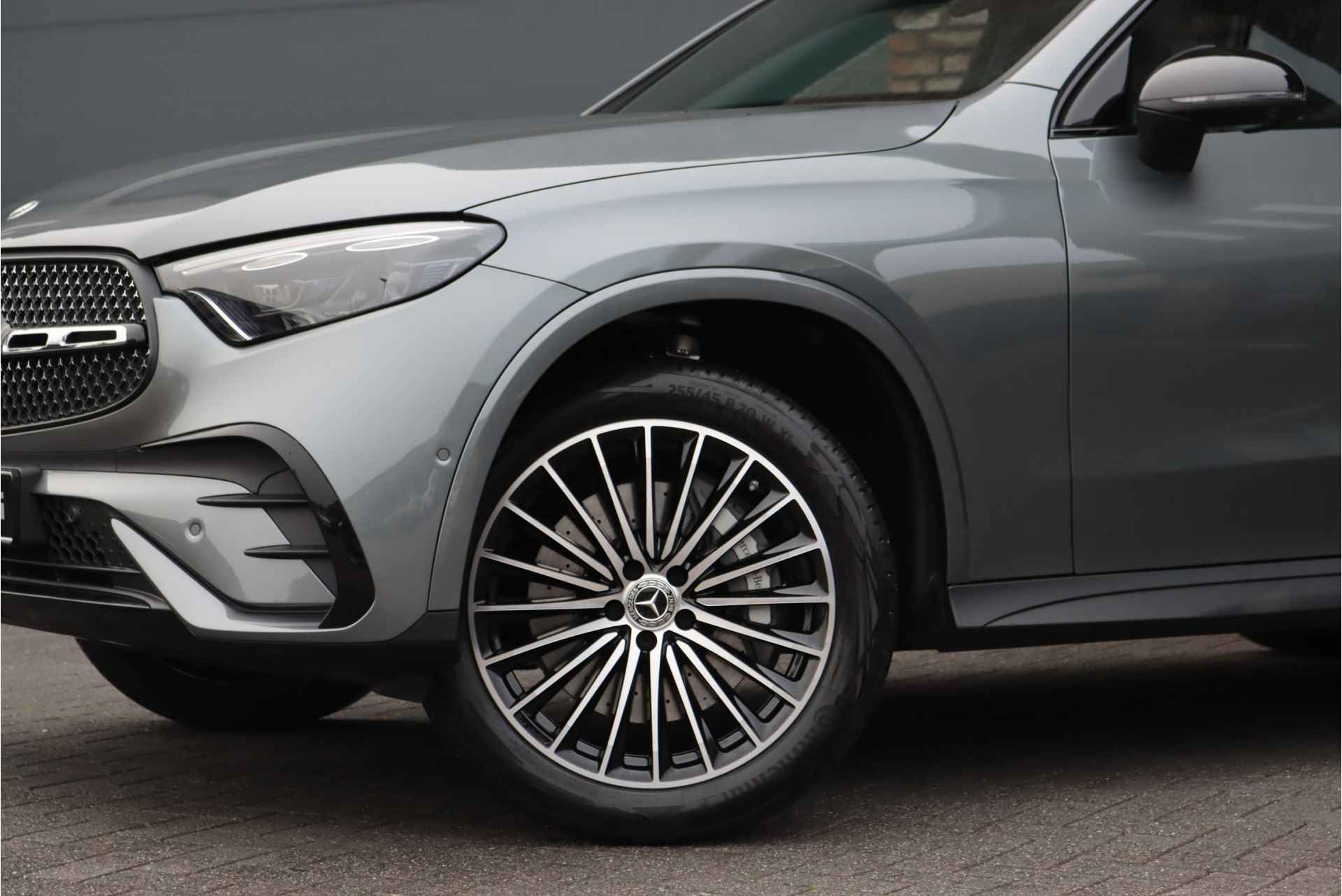 Mercedes-Benz GLC 300e 4MATIC AMG Line Premium Aut9 | Distronic+ | Nappa Leder | Panoramadak | Digital Light | Keyless Go | Trekhaak | Memory | Verwarmd Stuurwiel | Rijassistentiepakket+ | - 18/51