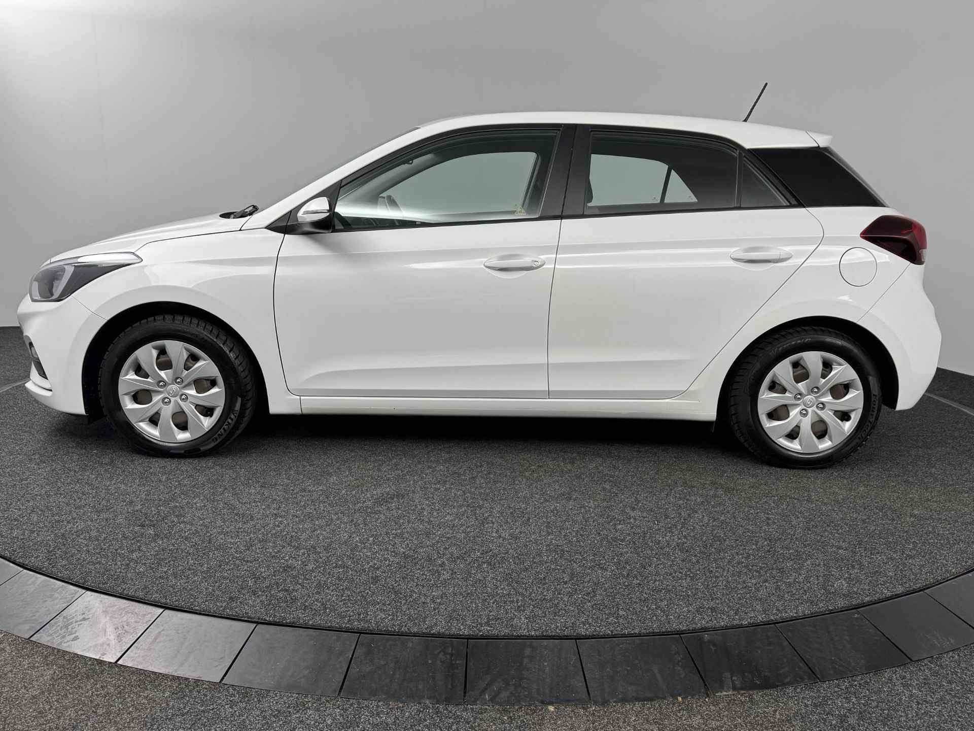 Hyundai i20 1.0 T-GDI Comfort | Achteruitrijcamera | All-Season banden | Trekhaak Afneembaar | Navigatie | - 9/43