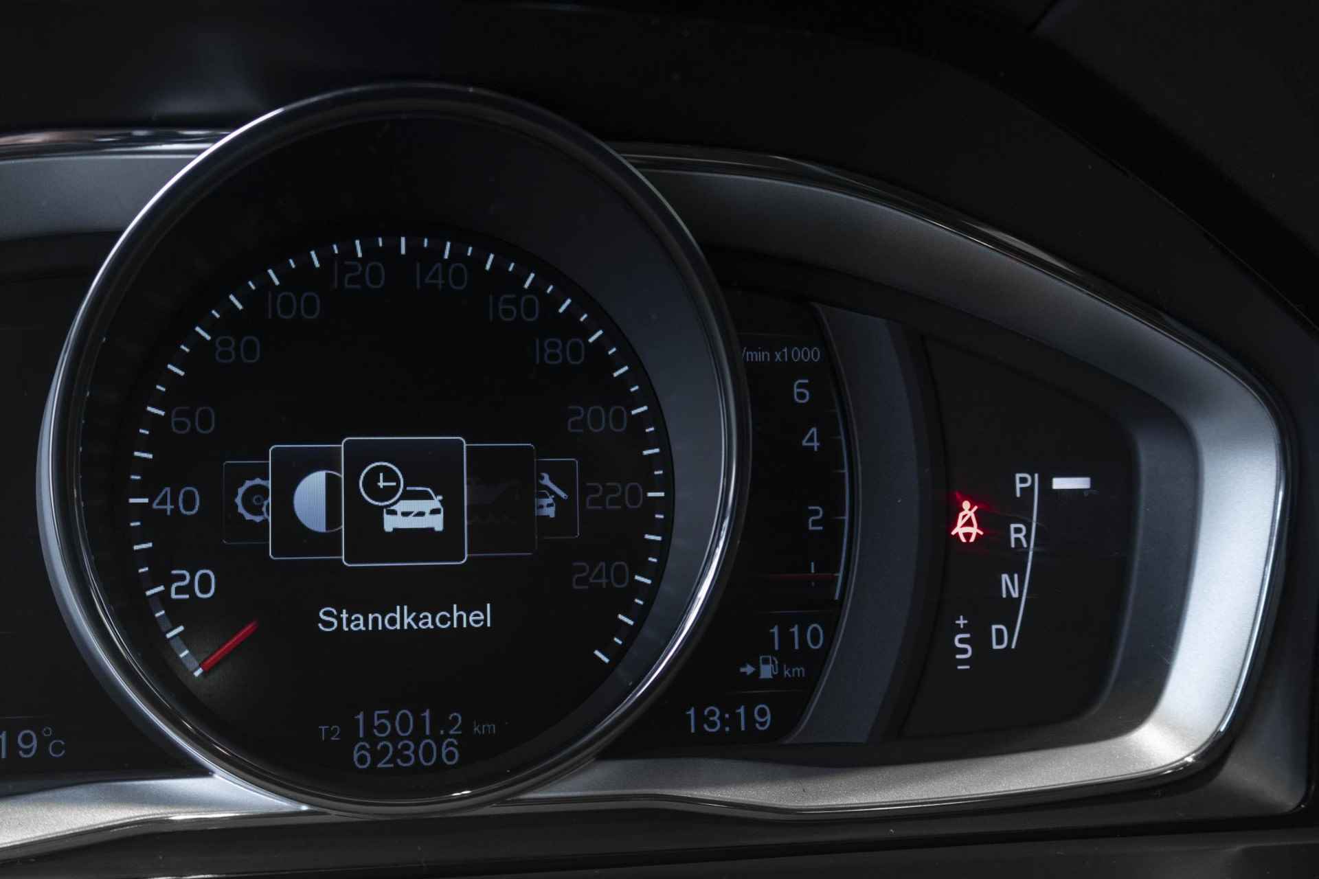 Volvo XC70 T5 Automaat FWD Nordic+ | 62.000KM | Origineel NL Auto | Dealer onderhouden | Parkeerverwarming | Elektrisch glazen schuif-/kanteldak | Parkeersensoren voor + achter | Adaptive cruise control | Stoelverwarming | Stuurwielverwarming | Harman Kardon premium audio| - 22/42