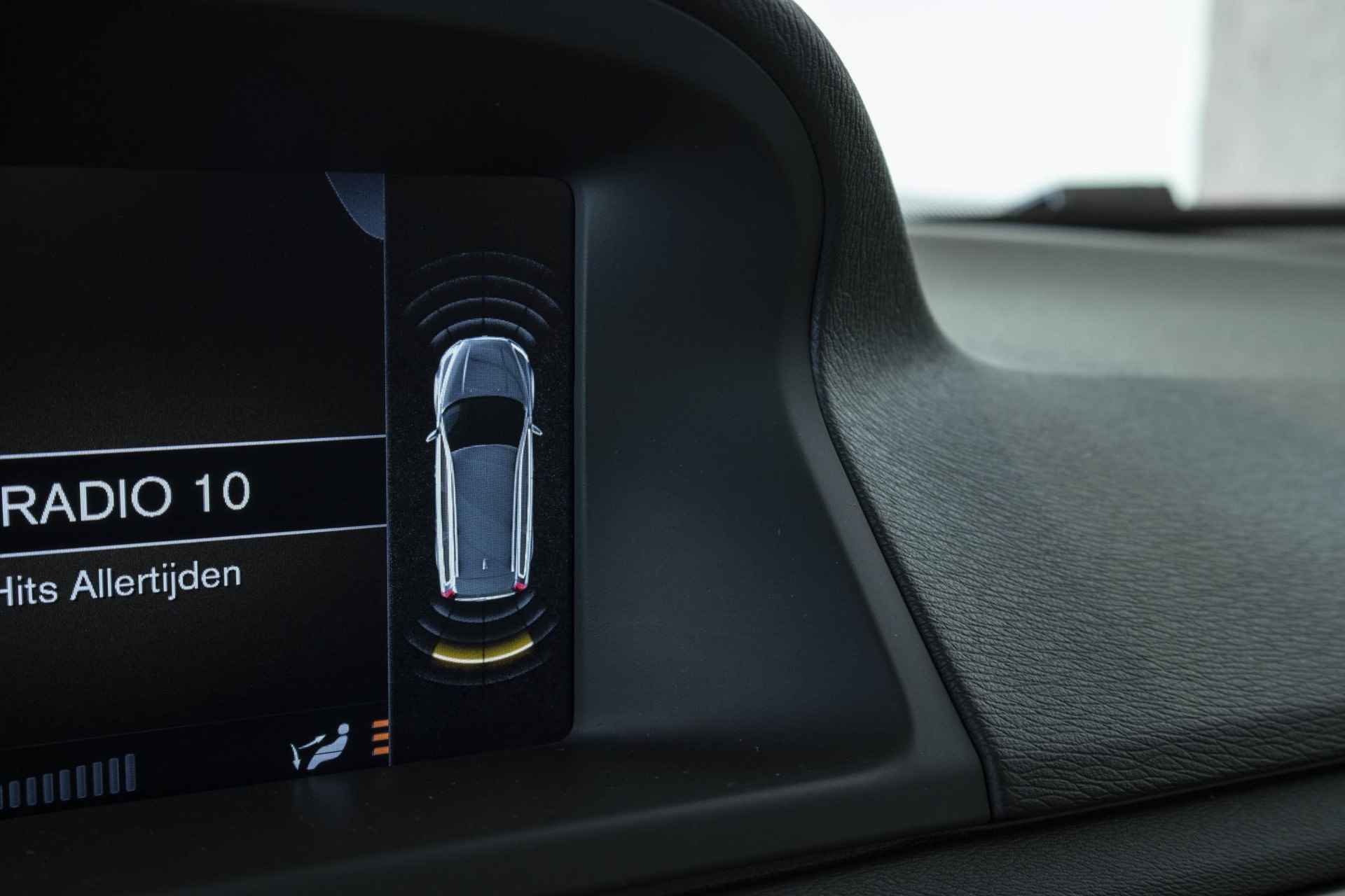 Volvo XC70 T5 Automaat FWD Nordic+ | 62.000KM | Origineel NL Auto | Dealer onderhouden | Parkeerverwarming | Elektrisch glazen schuif-/kanteldak | Parkeersensoren voor + achter | Adaptive cruise control | Stoelverwarming | Stuurwielverwarming | Harman Kardon premium audio| - 24/42