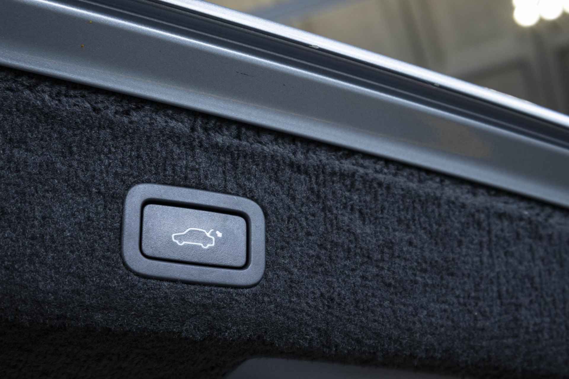 Volvo XC70 T5 Automaat FWD Nordic+ | 62.000KM | Origineel NL Auto | Dealer onderhouden | Parkeerverwarming | Elektrisch glazen schuif-/kanteldak | Parkeersensoren voor + achter | Adaptive cruise control | Stoelverwarming | Stuurwielverwarming | Harman Kardon premium audio| - 33/42