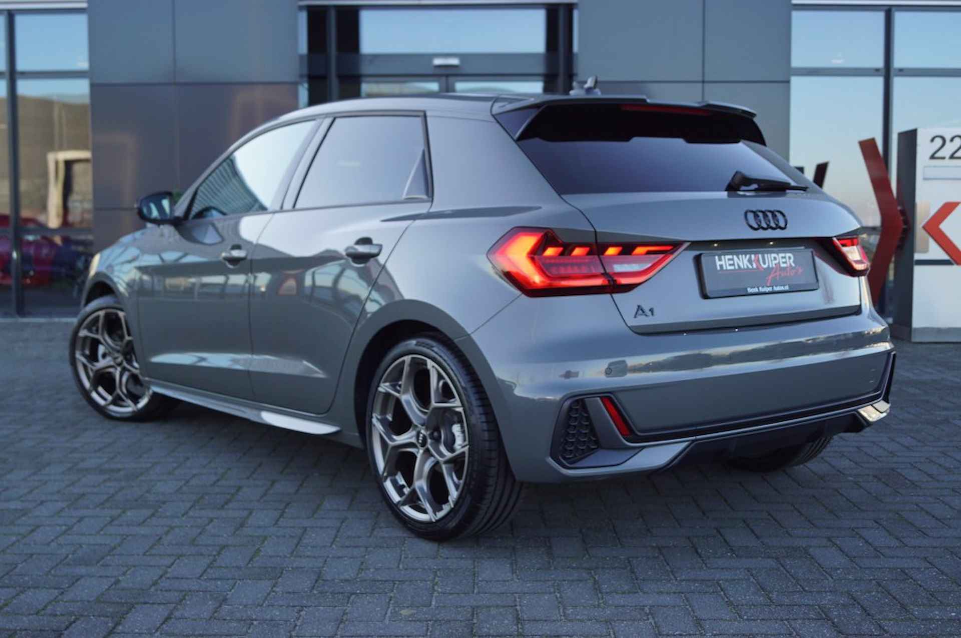 AUDI A1 SPORTBACK 30 TFSI S-tronic / S-line /18 Inch LM / Navi - 2/47