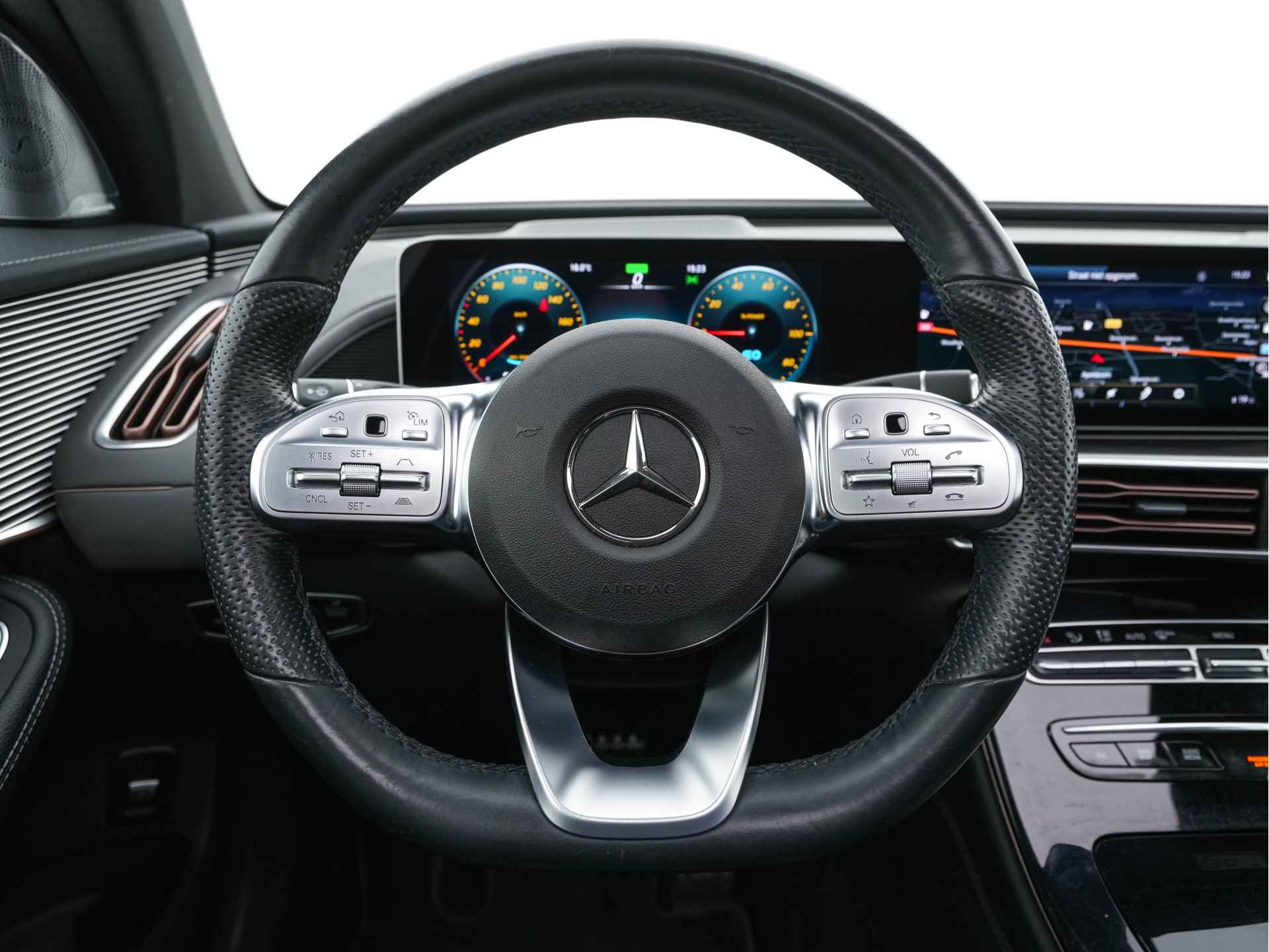 Mercedes-Benz EQC 400 4MATIC Premium Plus 80 kWh [ 3-FASE ] (INCL-BTW) *PANO | WIDE-SCREEN-DIGI-COCKPIT | HEAD-UP | DISTRONIC-PLUS | MULTI-BEAM | BURMESTER-SOUND | MEMORY-PACK | SURROUND-VIEW | KEYLESS | ARTICO-FULL-LEATHER | SPORT-SEATS | DAB+ | 20'' - 18/43