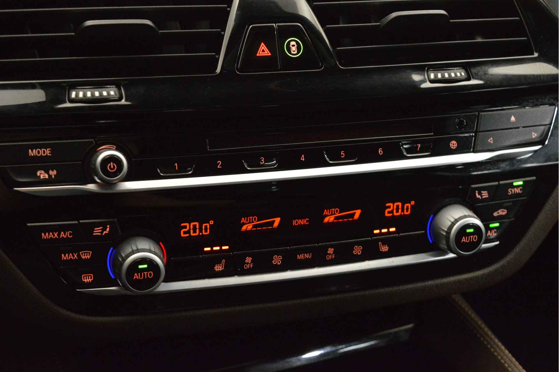 BMW 6 Serie Gran Turismo 640i High Executive M Sport Automaat / Panoramadak / Active Steering / Parking Assistant Plus / Adaptieve LED / Adaptive Air Suspension / Soft Close / Gesture Control - 15/25