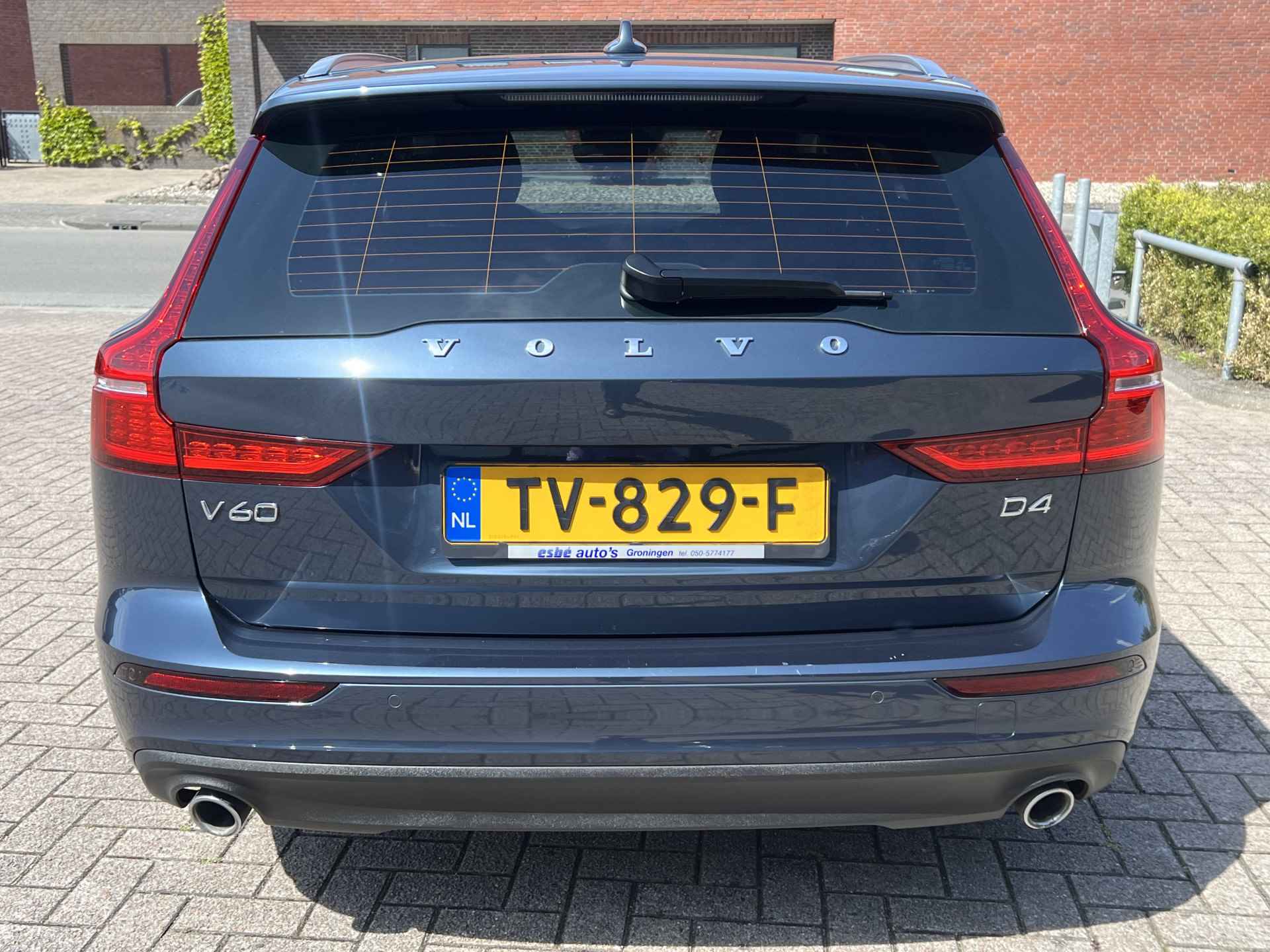 Volvo V60 2.0 D4 Automaat 190 pk Momentum Navigatie ACC Pilot Assit Carplay Blis Camera Parkeersensoren V+A Stoelverwarming Led Koplampen 17 Inch Velgen NL Auto - 4/45