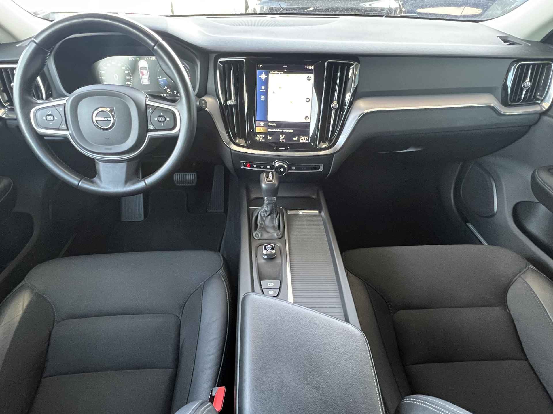 Volvo V60 2.0 D4 Automaat 190 pk Momentum Navigatie ACC Pilot Assit Carplay Blis Camera Parkeersensoren V+A Stoelverwarming Led Koplampen 17 Inch Velgen NL Auto - 9/45