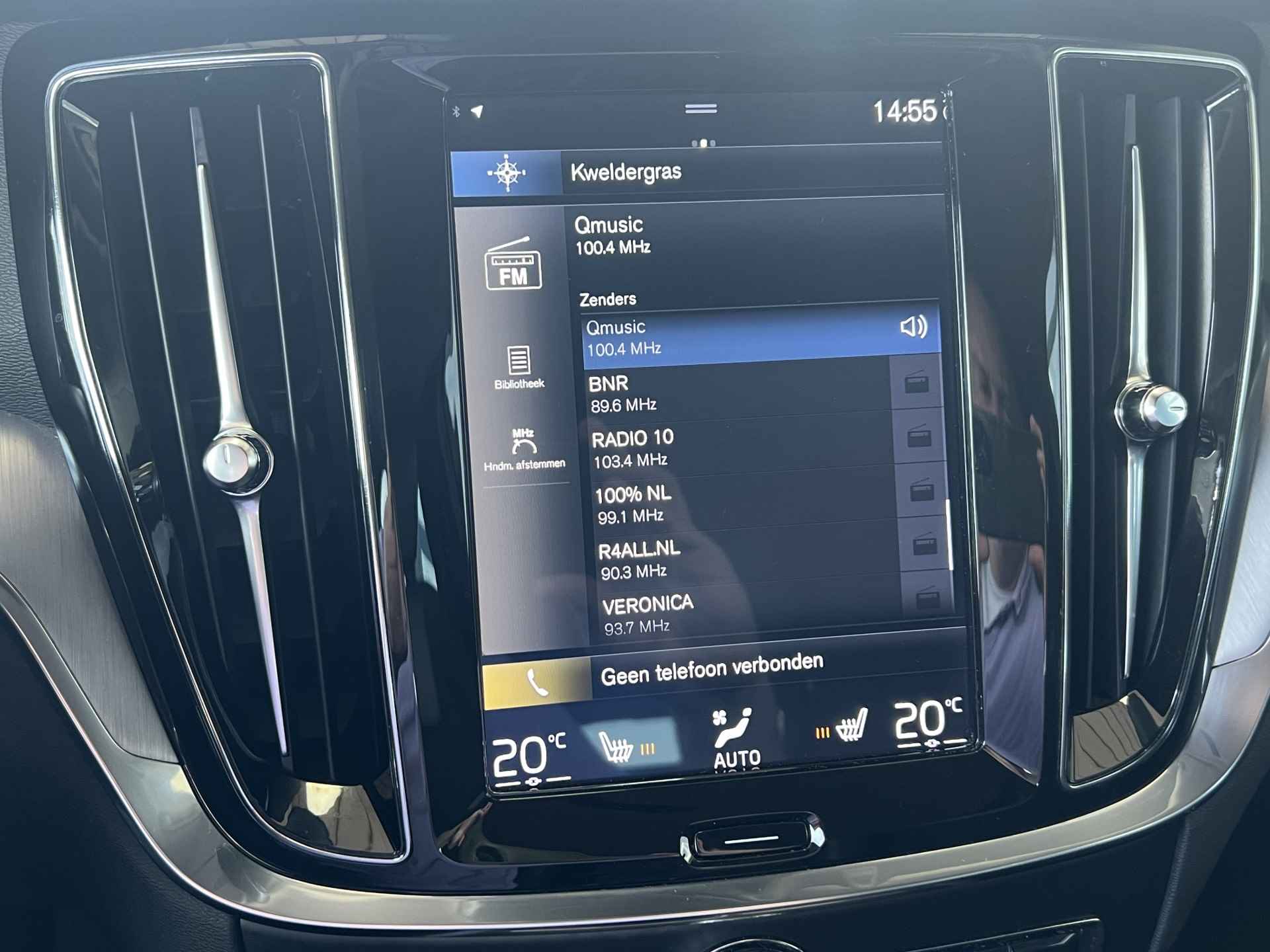 Volvo V60 2.0 D4 Automaat 190 pk Momentum Navigatie ACC Pilot Assit Carplay Blis Camera Parkeersensoren V+A Stoelverwarming Led Koplampen 17 Inch Velgen NL Auto - 17/45