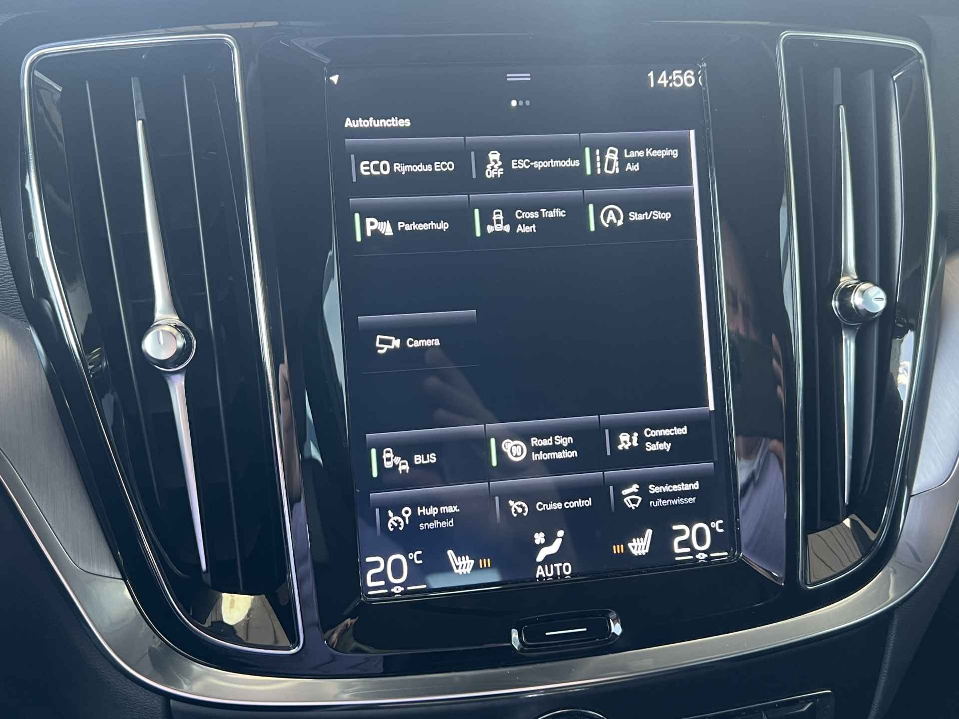 Volvo V60 2.0 D4 Automaat 190 pk Momentum Navigatie ACC Pilot Assit Carplay Blis Camera Parkeersensoren V+A Stoelverwarming Led Koplampen 17 Inch Velgen NL Auto - 22/45