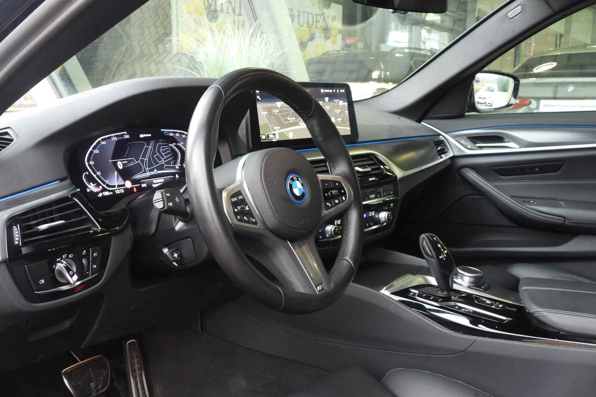 BMW 5 Serie Touring 530e High Executive M Sport Automaat / Panoramadak / Trekhaak / Stoelverwarming / Parking Assistant / Head-Up / Live Cockpit Professional / Active Cruise Control - 9/47