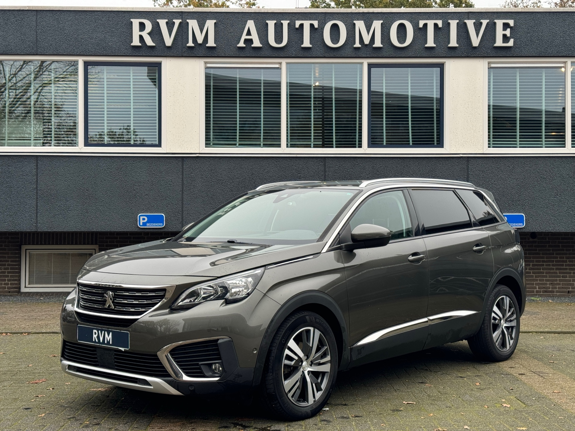 Peugeot 5008 1.5 HDI Allure 7 PERSOONS | STOELVERWARMING | CAMERA | NAVI BY CARPLAY | RIJKLAAR INCL. 12 MND. BOVAGGARANTIE