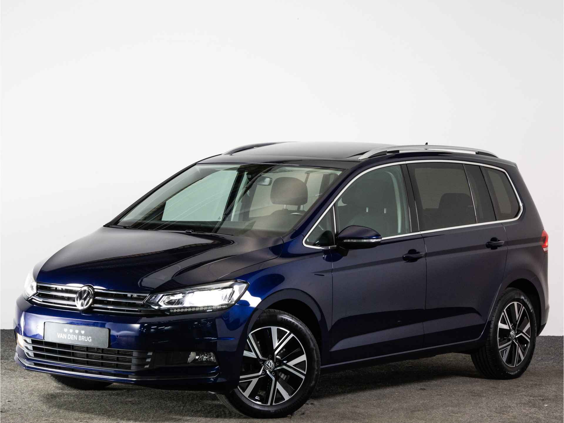 Volkswagen Touran AUTOMAAT 1.5 TSI 150 PK DSG Highline | LED | Panoramadak | Achteruitrijcamera | Stoelverwarming | - 3/39