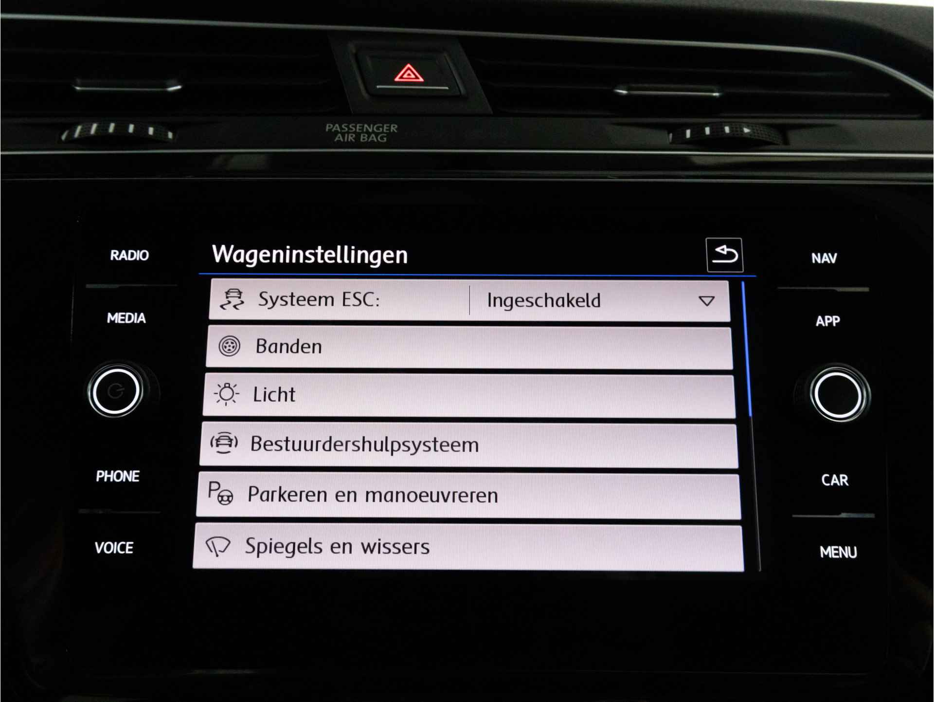 Volkswagen Touran AUTOMAAT 1.5 TSI 150 PK DSG Highline | LED | Panoramadak | Achteruitrijcamera | Stoelverwarming | - 32/39