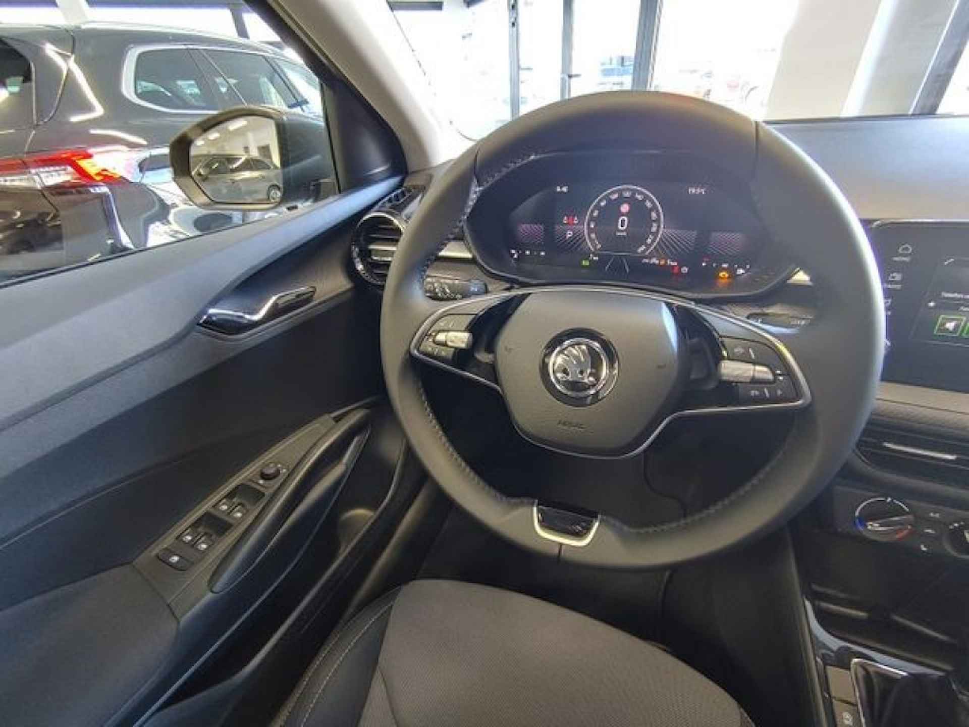 SKODA Fabia 1.0 TSI DSG SELECTION CRUISE/CARPLAY/STOELVERW/CAMERA - 10/17