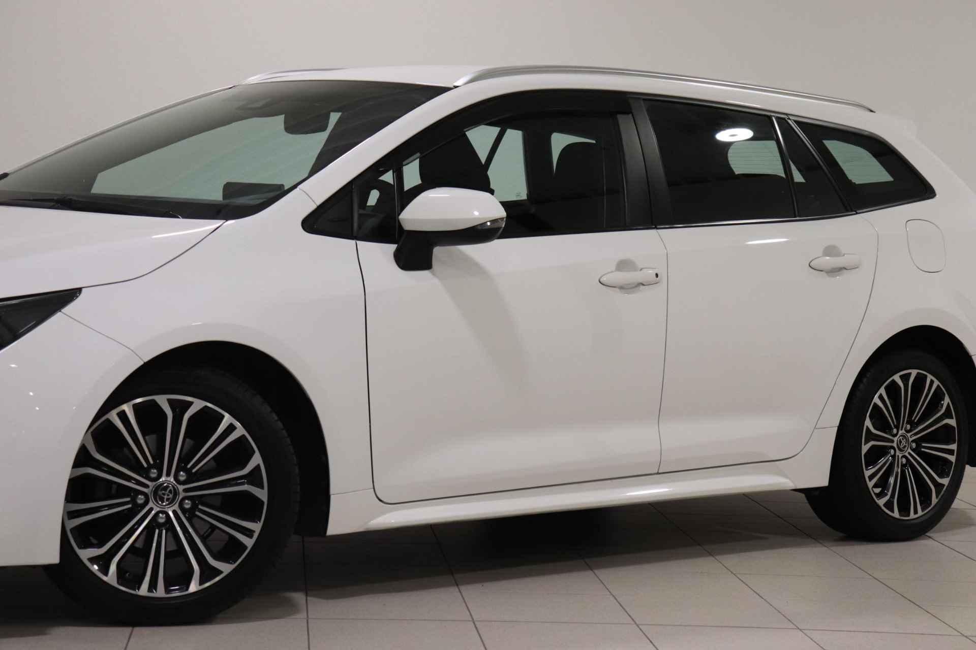 Toyota Corolla Touring Sports 1.8 Hybrid First Edition, Trekhaak, Climate Control, Cruise Control, Apple Carplay & Android Auto, Camera, Navigatie! - 9/39