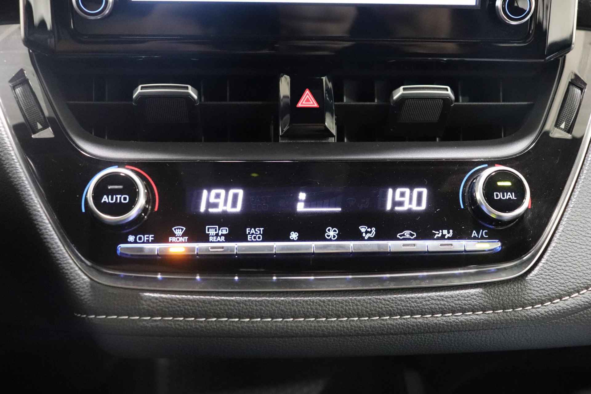 Toyota Corolla Touring Sports 1.8 Hybrid First Edition, Trekhaak, Climate Control, Cruise Control, Apple Carplay & Android Auto, Camera, Navigatie! - 31/39