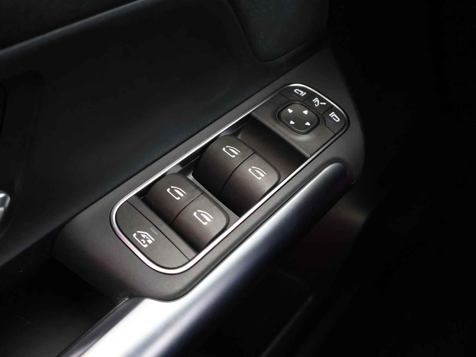 Mercedes-Benz EQA 250 Sport Edition | Keyless Entry | AMG Line Interieur- en Exterieur | Navigatie | Sfeerverlichting | Stoelverwarming - 38/49