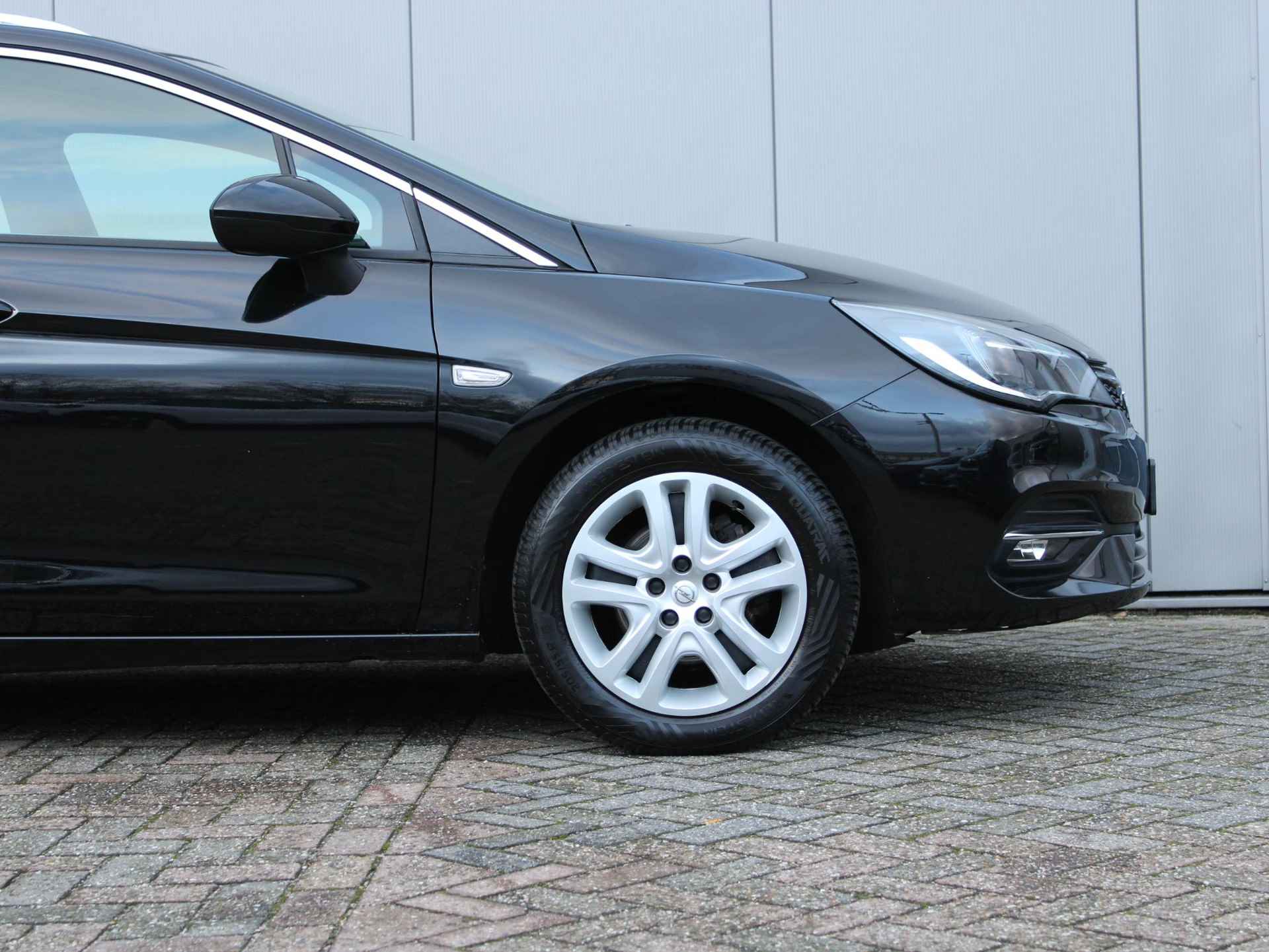 Opel Astra Sports Tourer 1.2 Launch Edition | Navi / Airco / Cruise - 23/25