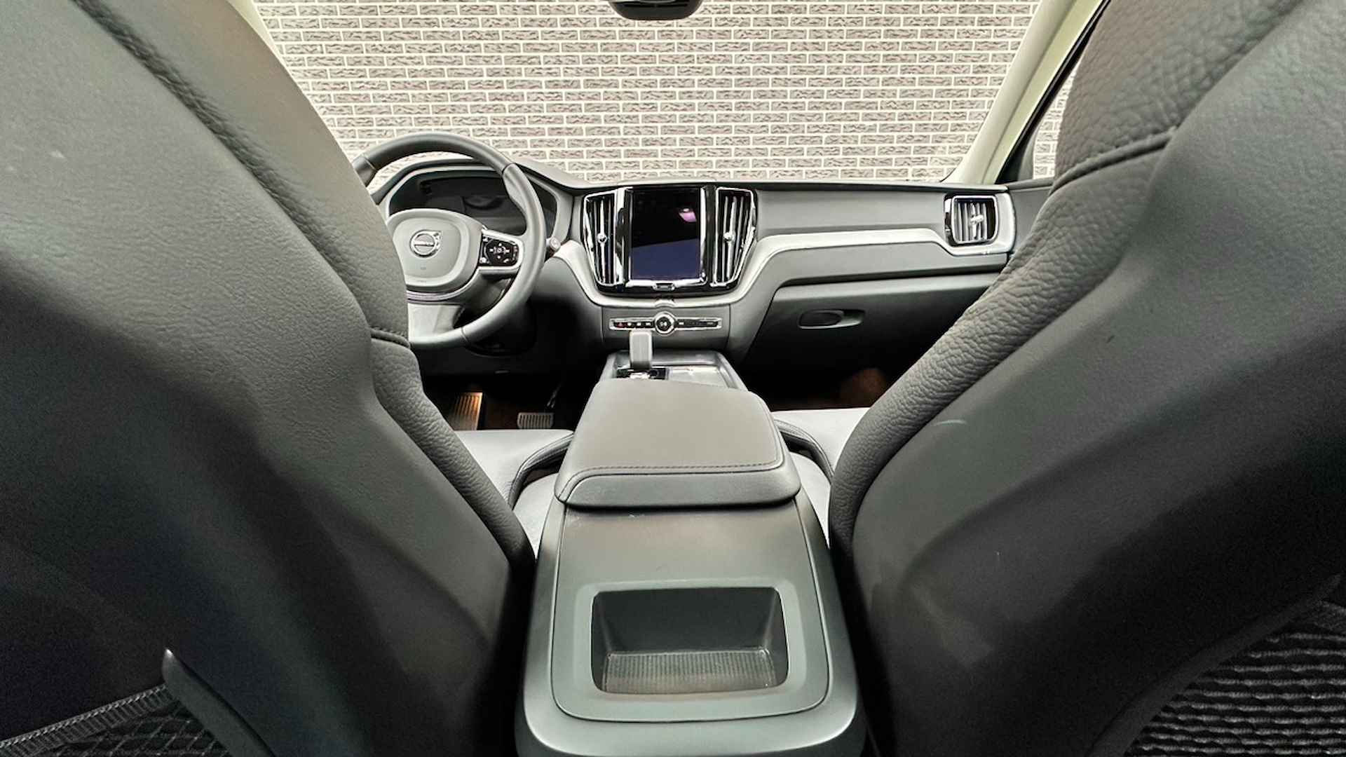 Volvo XC60 2.0 Recharge T8 AWD Plus Dark | Panorama | Google Maps | Camera | Leder - 19/44
