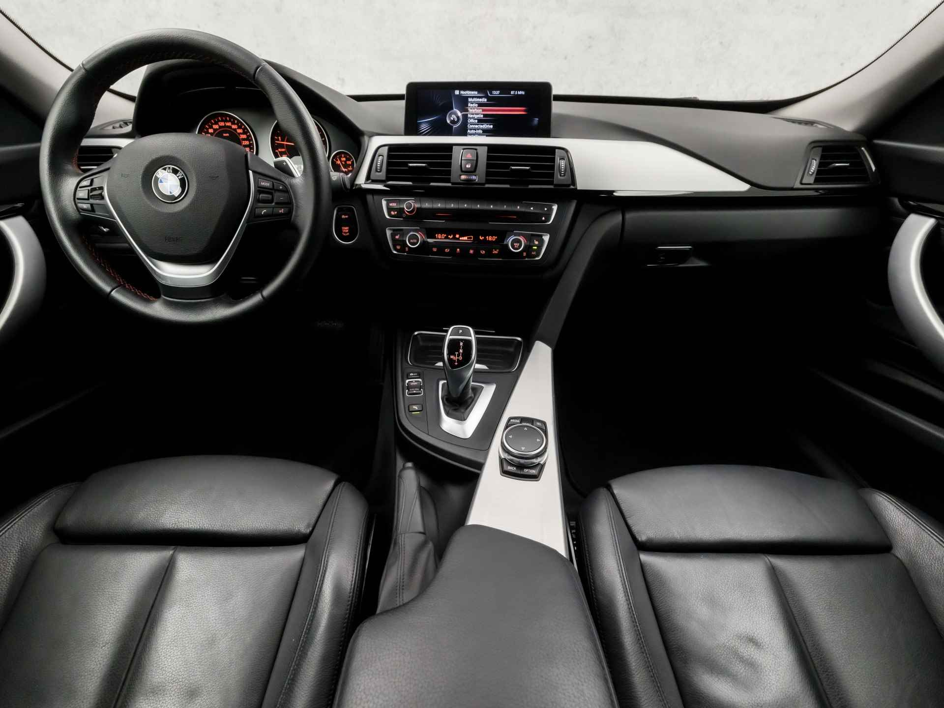 BMW 3-serie Gran Turismo 320i High Executive Sportline 184Pk Automaat (GROOT NAVI, HEAD-UP DISPLAY, CLIMATE, STOELVERWARMING, LEDEREN SPORTSTOELEN, PARKEERSENSOREN, LED KOPLAMPEN, CRUISE, NIEUWE APK, NIEUWSTAAT) - 6/37